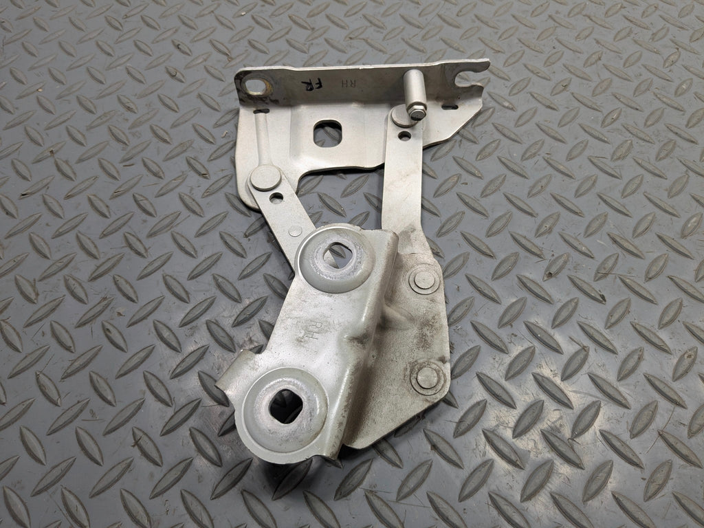 03 - 05 LAND ROVER RANGE ROVER OEM HOOD HINGE SUPPORT BRACKET FRONT RIGHT SIDE