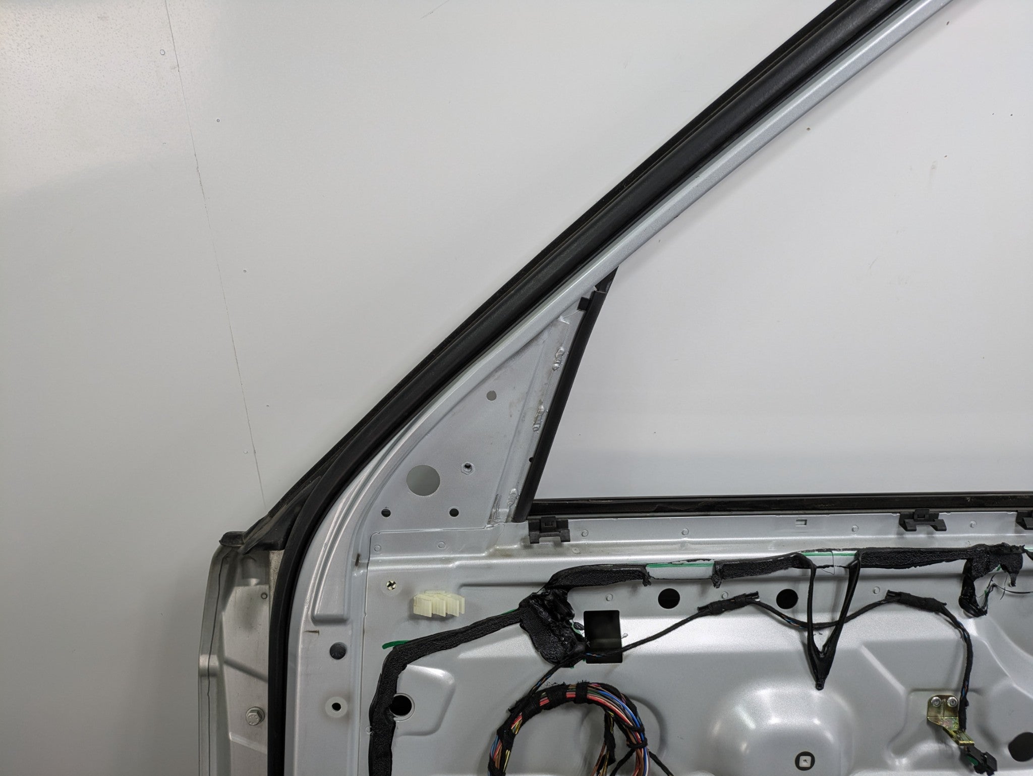 03 - 05 LAND RANGE ROVER OEM DOOR SHELL PANEL ZAMBEZI SILVER FRONT RIGHT SIDE