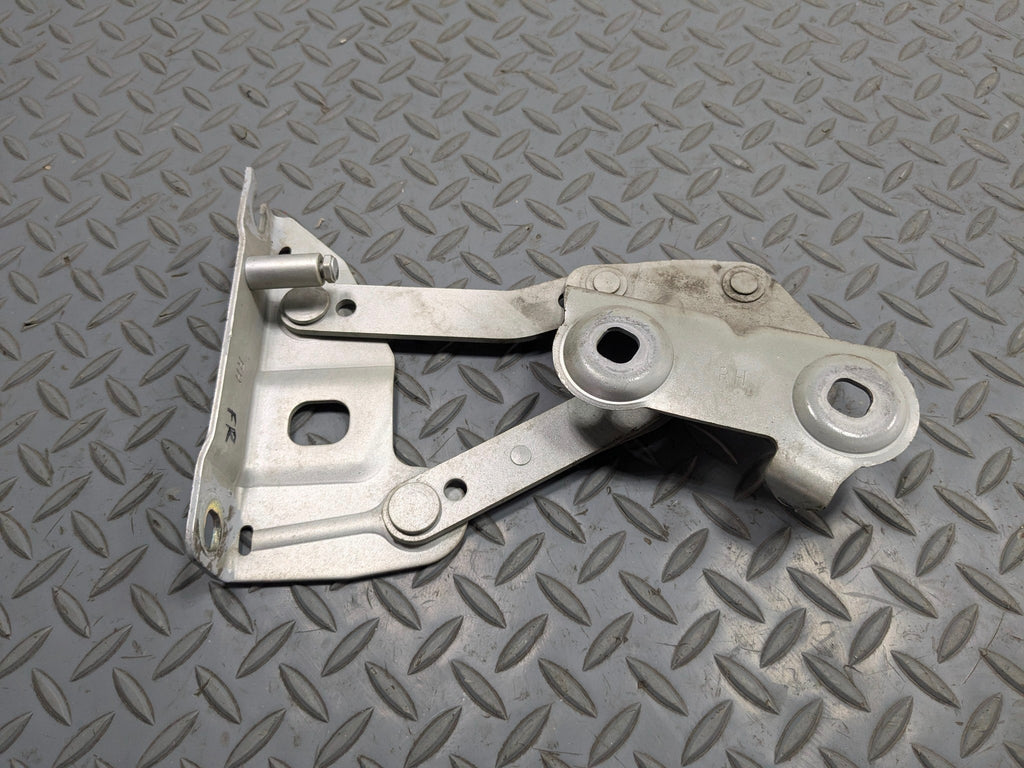 03 - 05 LAND ROVER RANGE ROVER OEM HOOD HINGE SUPPORT BRACKET FRONT RIGHT SIDE