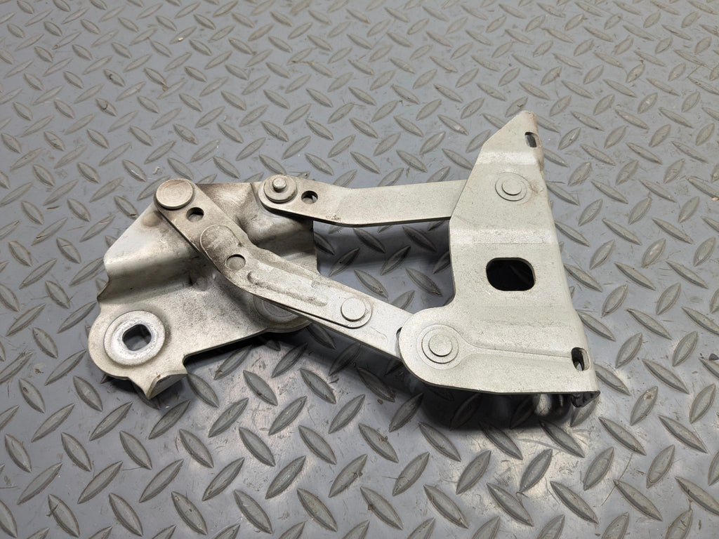03 - 05 LAND ROVER RANGE ROVER OEM HOOD HINGE SUPPORT BRACKET FRONT RIGHT SIDE