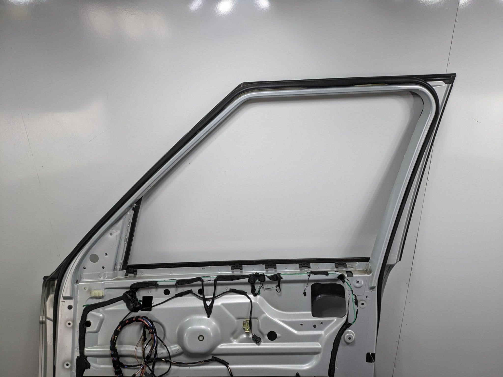 03 - 05 LAND RANGE ROVER OEM DOOR SHELL PANEL ZAMBEZI SILVER FRONT RIGHT SIDE