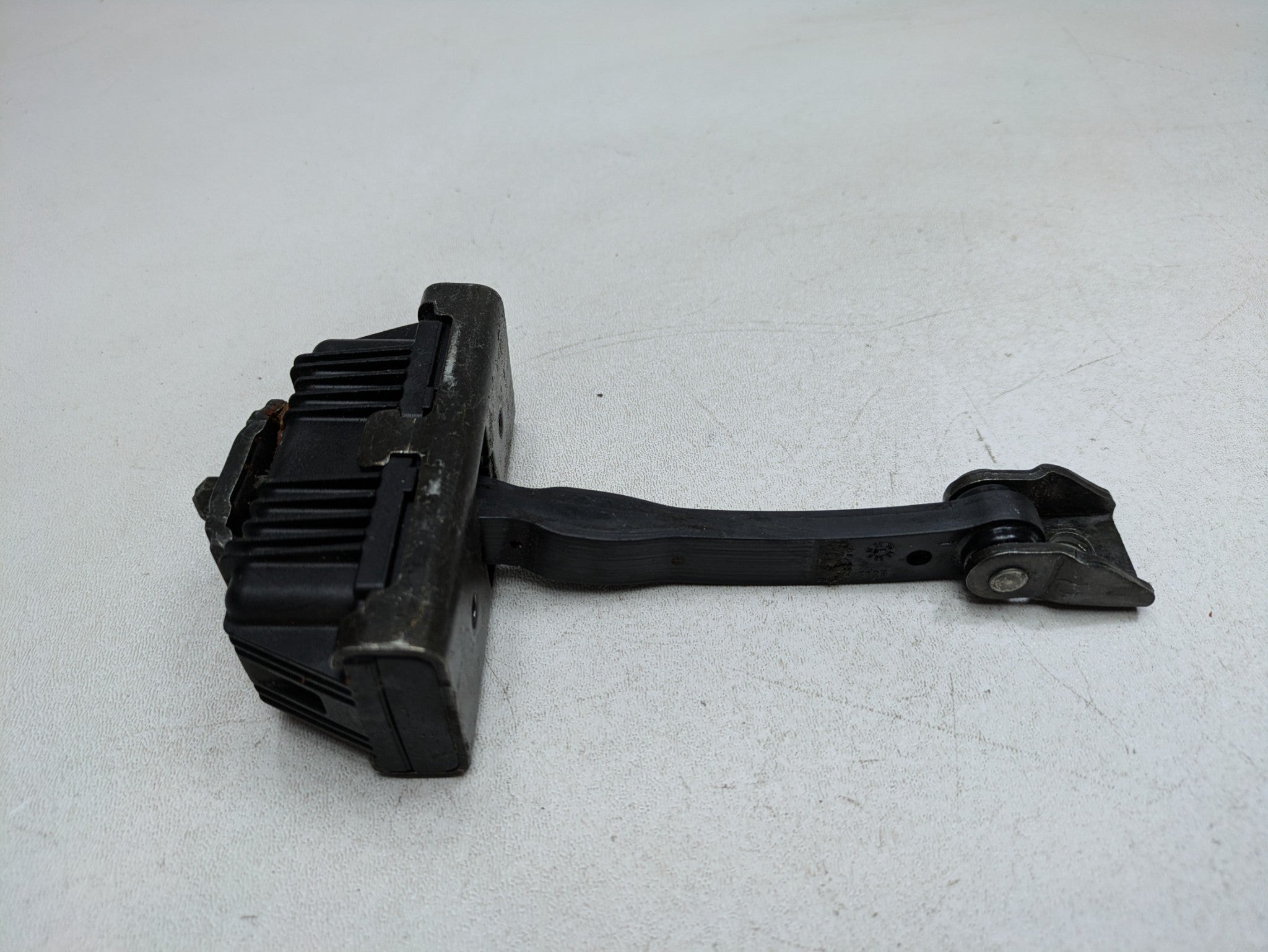 2003 - 2005 LAND ROVER RANGE ROVER OEM DOOR CHECK STRAP STOPPER FRONT RIGHT SIDE