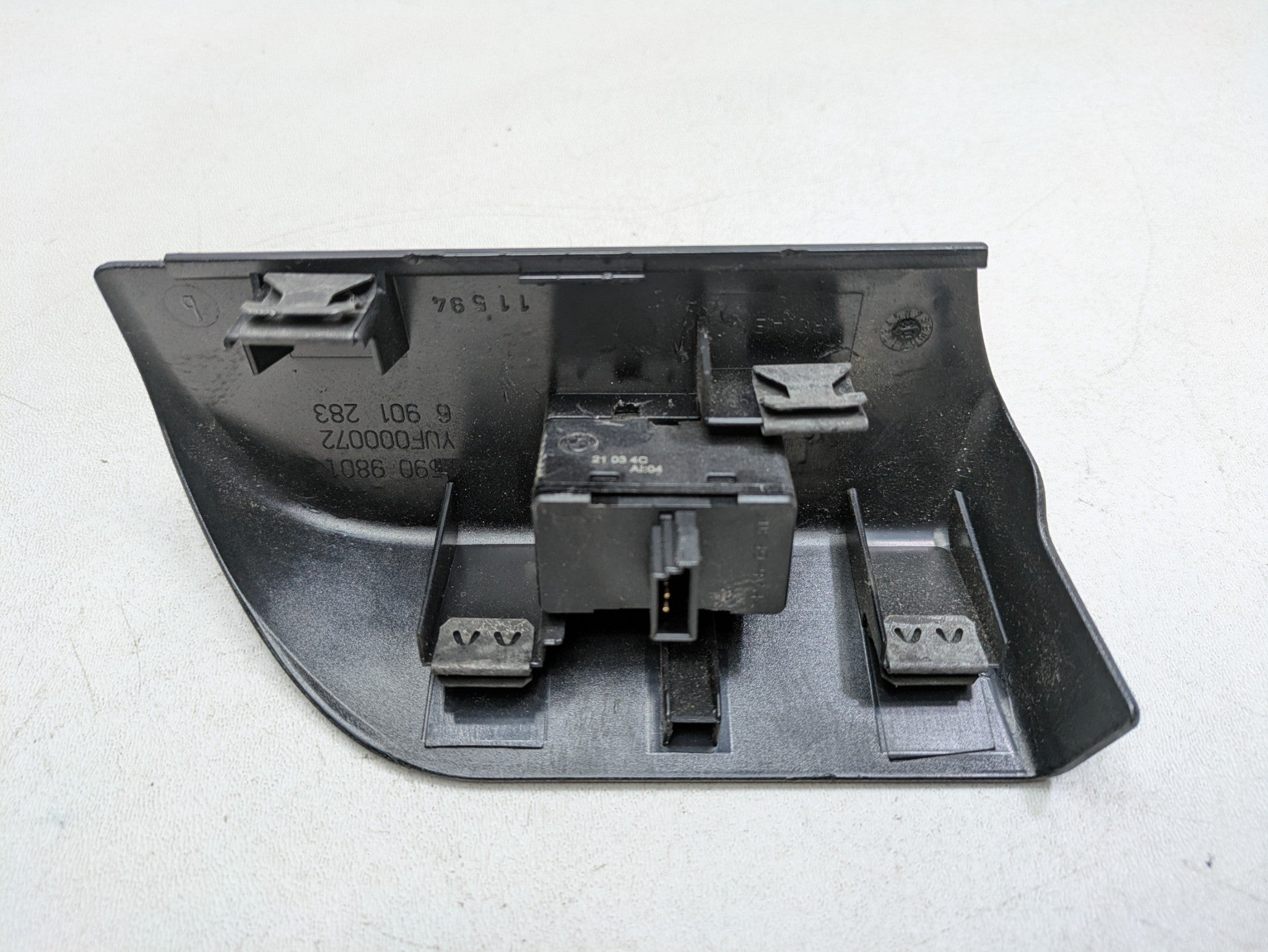 03 - 05 LAND ROVER RANGE ROVER OEM DOOR WINDOW SWITCH REAR RIGHT PASSENGER SIDE