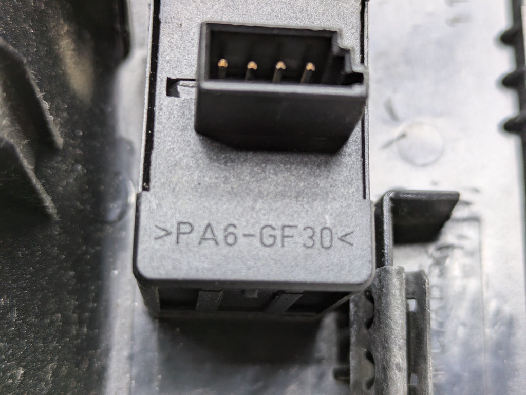 03 - 05 LAND ROVER RANGE ROVER OEM DOOR WINDOW SWITCH REAR RIGHT PASSENGER SIDE