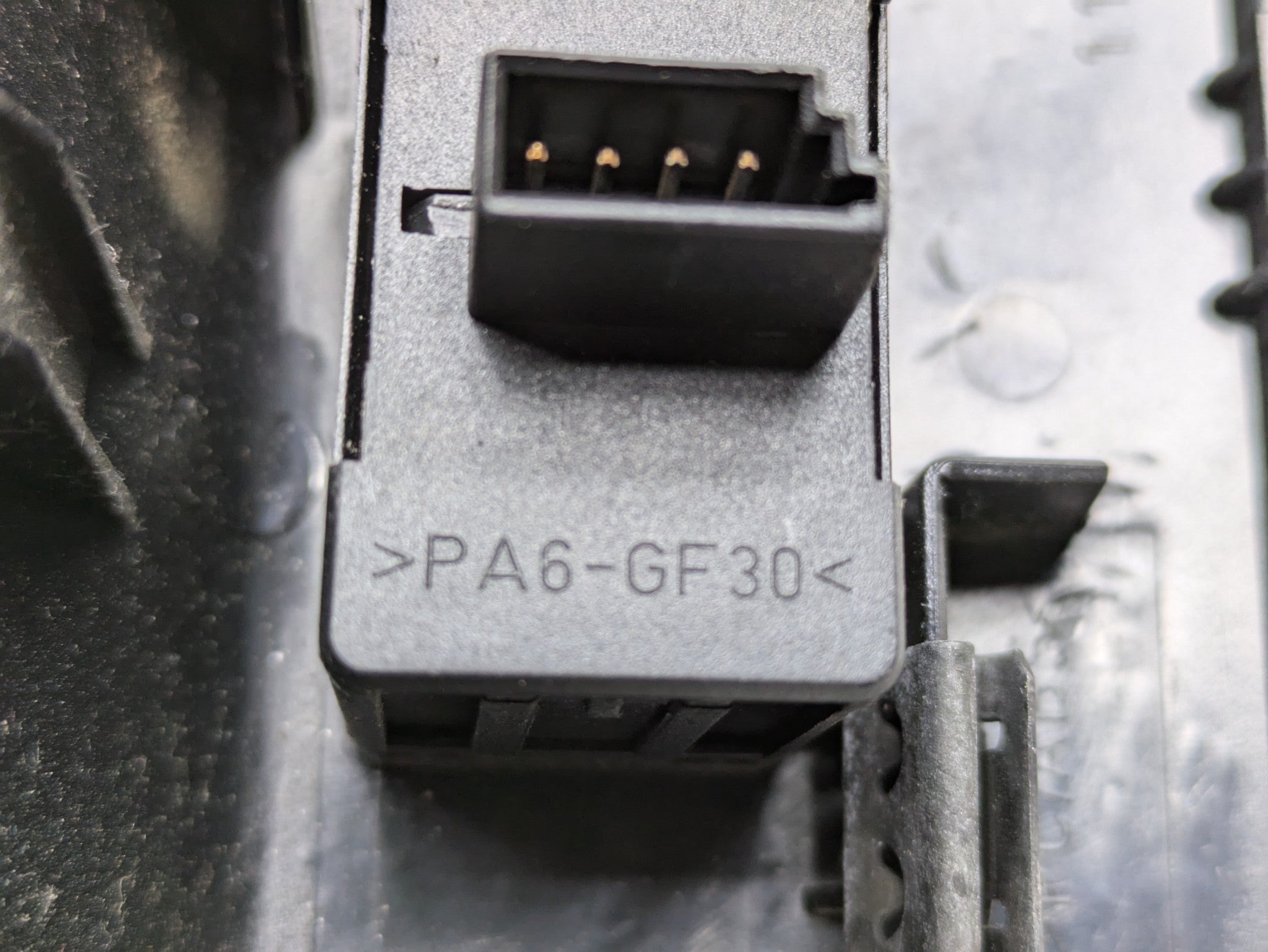 03 - 05 LAND ROVER RANGE ROVER OEM DOOR WINDOW SWITCH REAR RIGHT PASSENGER SIDE