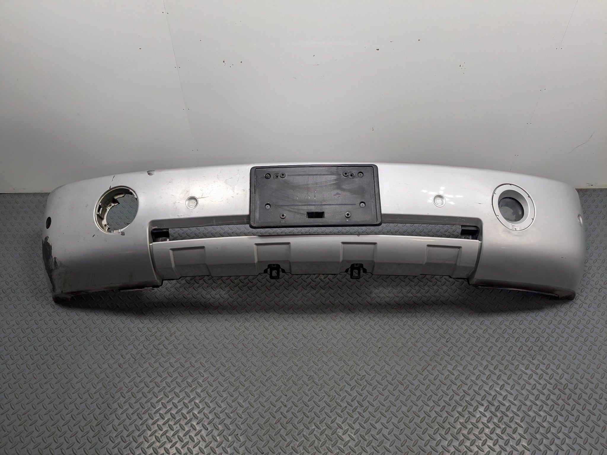 03 - 2005 LAND ROVER RANGE ROVER OEM FRONT BUMPER COVER ASSEMBLY ZAMBEZI SILVER
