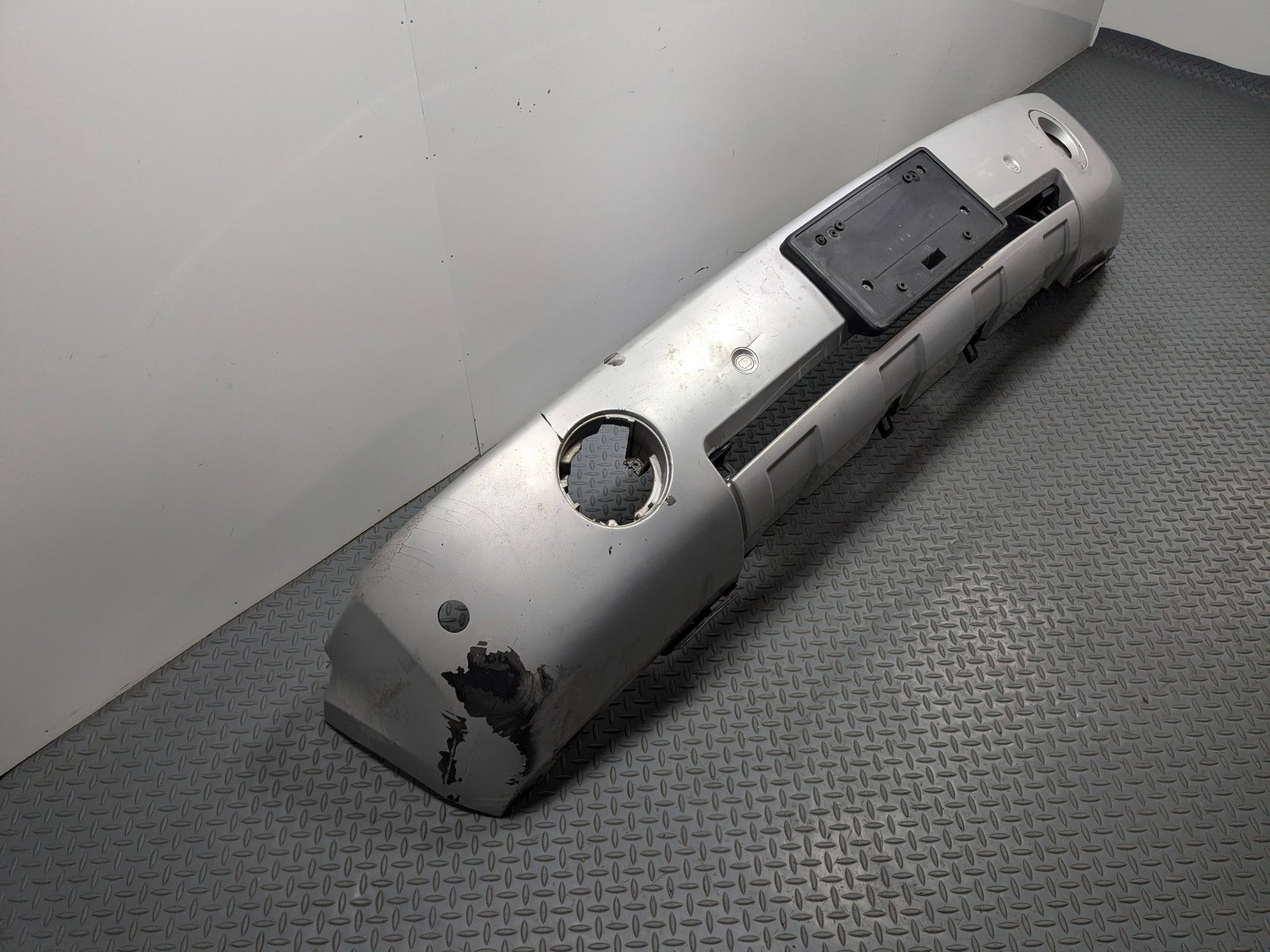 03 - 2005 LAND ROVER RANGE ROVER OEM FRONT BUMPER COVER ASSEMBLY ZAMBEZI SILVER