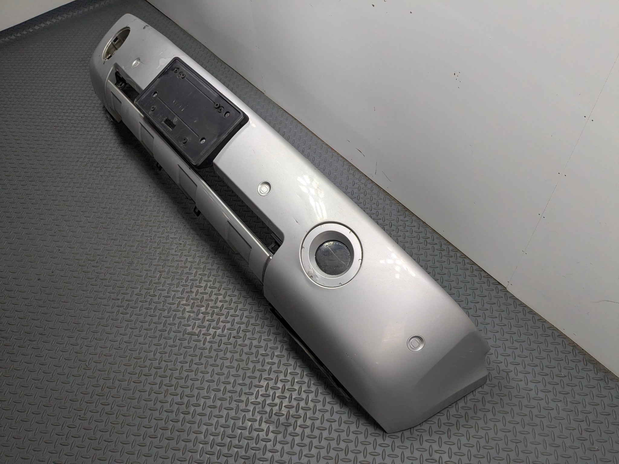 03 - 2005 LAND ROVER RANGE ROVER OEM FRONT BUMPER COVER ASSEMBLY ZAMBEZI SILVER