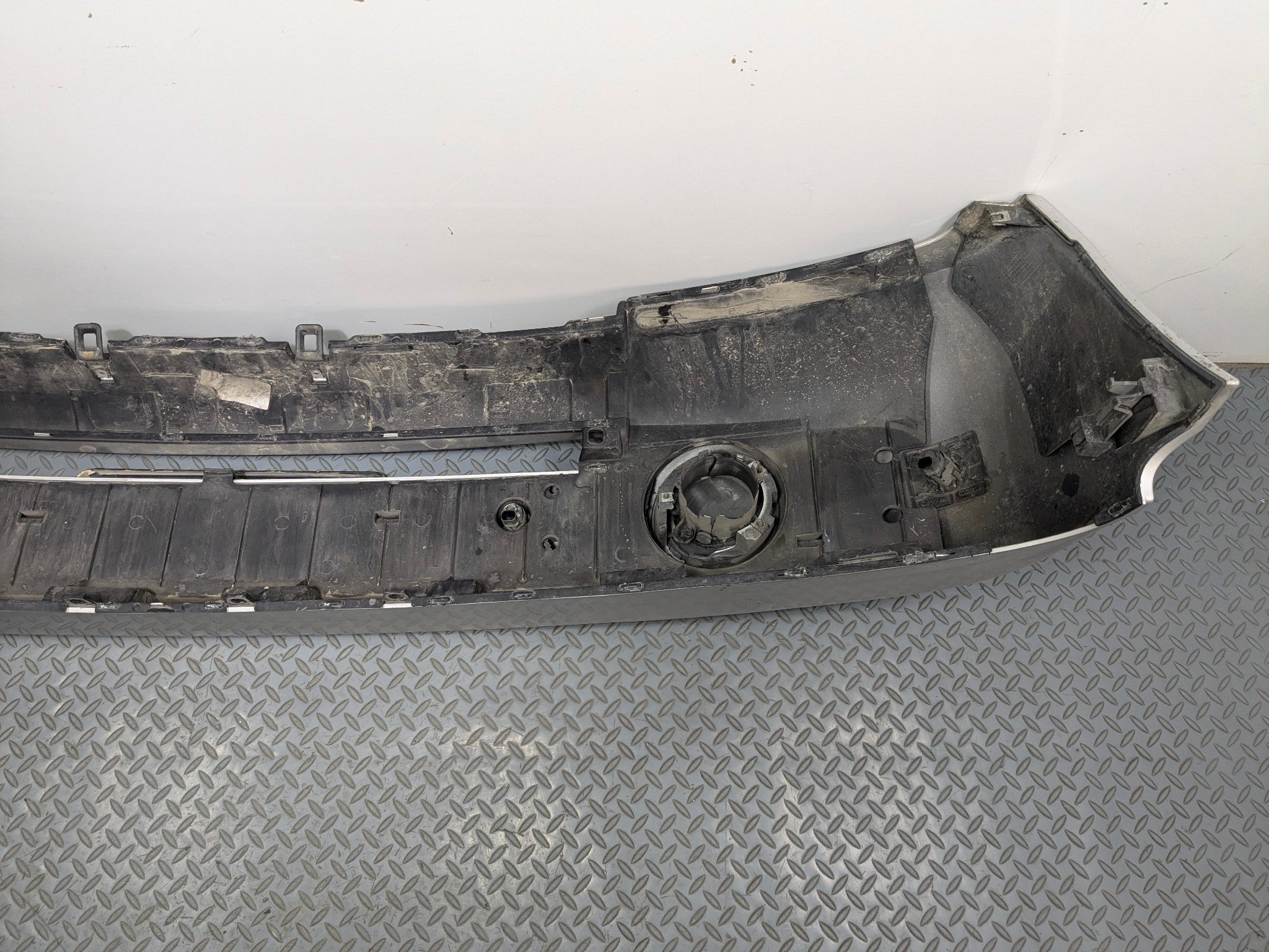 03 - 2005 LAND ROVER RANGE ROVER OEM FRONT BUMPER COVER ASSEMBLY ZAMBEZI SILVER