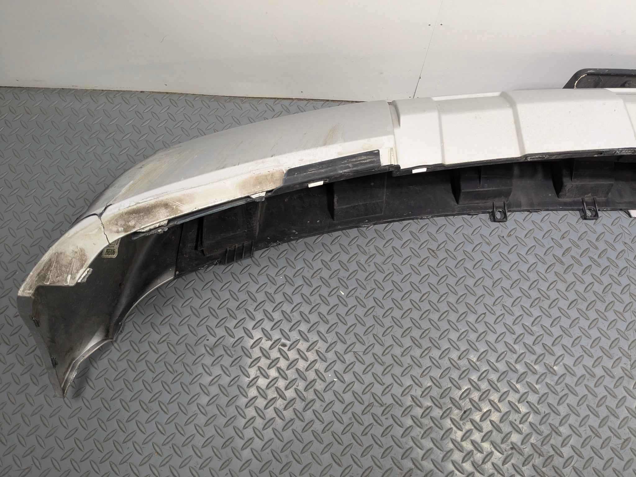 03 - 2005 LAND ROVER RANGE ROVER OEM FRONT BUMPER COVER ASSEMBLY ZAMBEZI SILVER