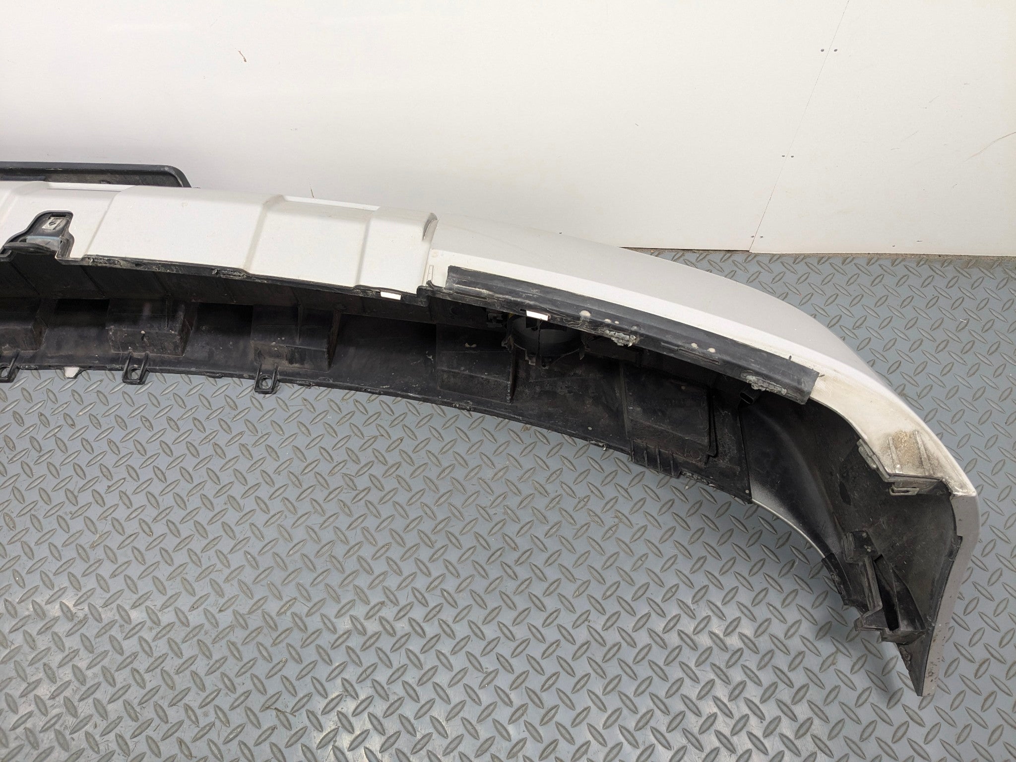 03 - 2005 LAND ROVER RANGE ROVER OEM FRONT BUMPER COVER ASSEMBLY ZAMBEZI SILVER
