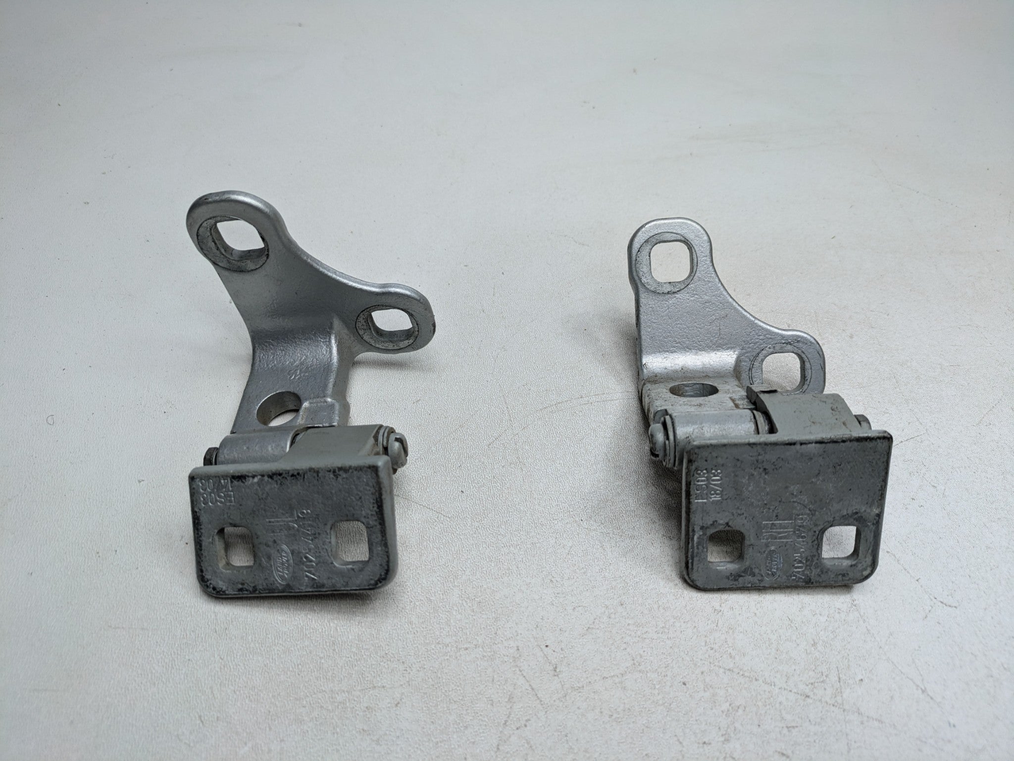 2003 - 2005 LAND ROVER RANGE ROVER OEM DOOR HINGE SET UPPER AND LOWER REAR LEFT