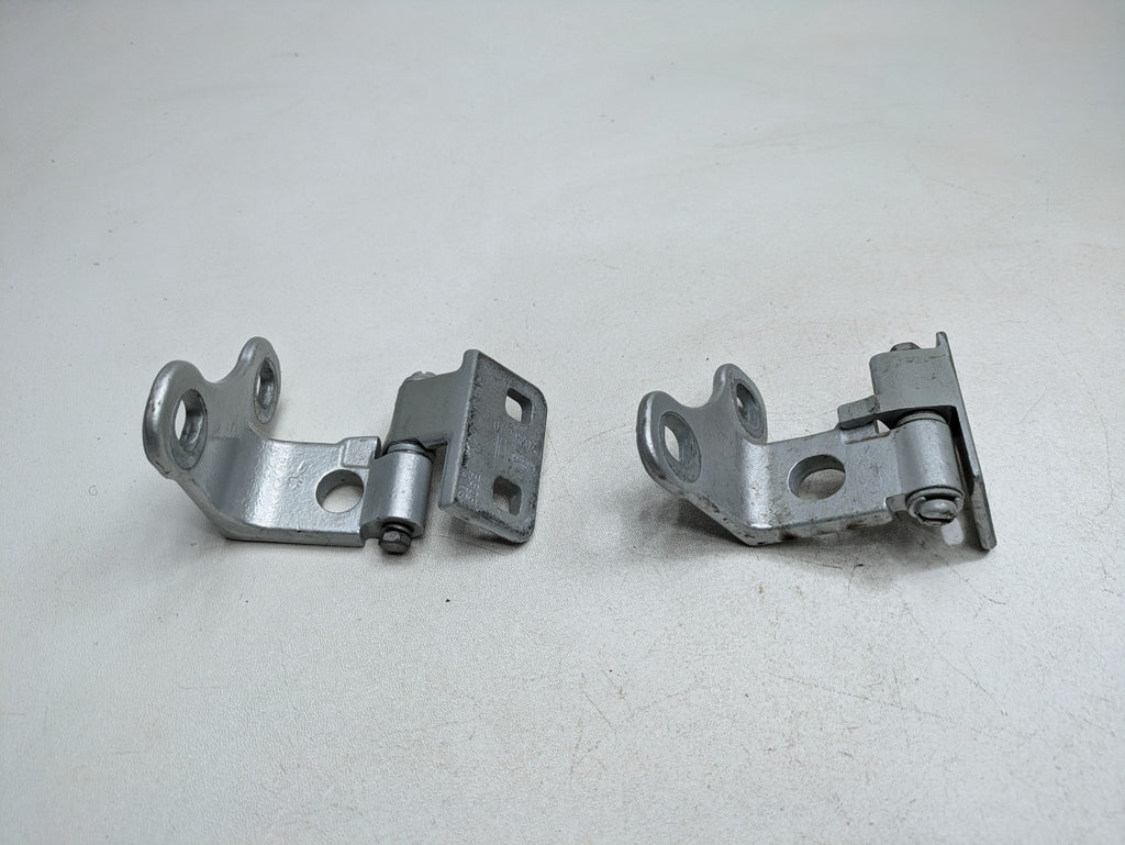 2003 - 2005 LAND ROVER RANGE ROVER OEM DOOR HINGE SET UPPER AND LOWER REAR LEFT