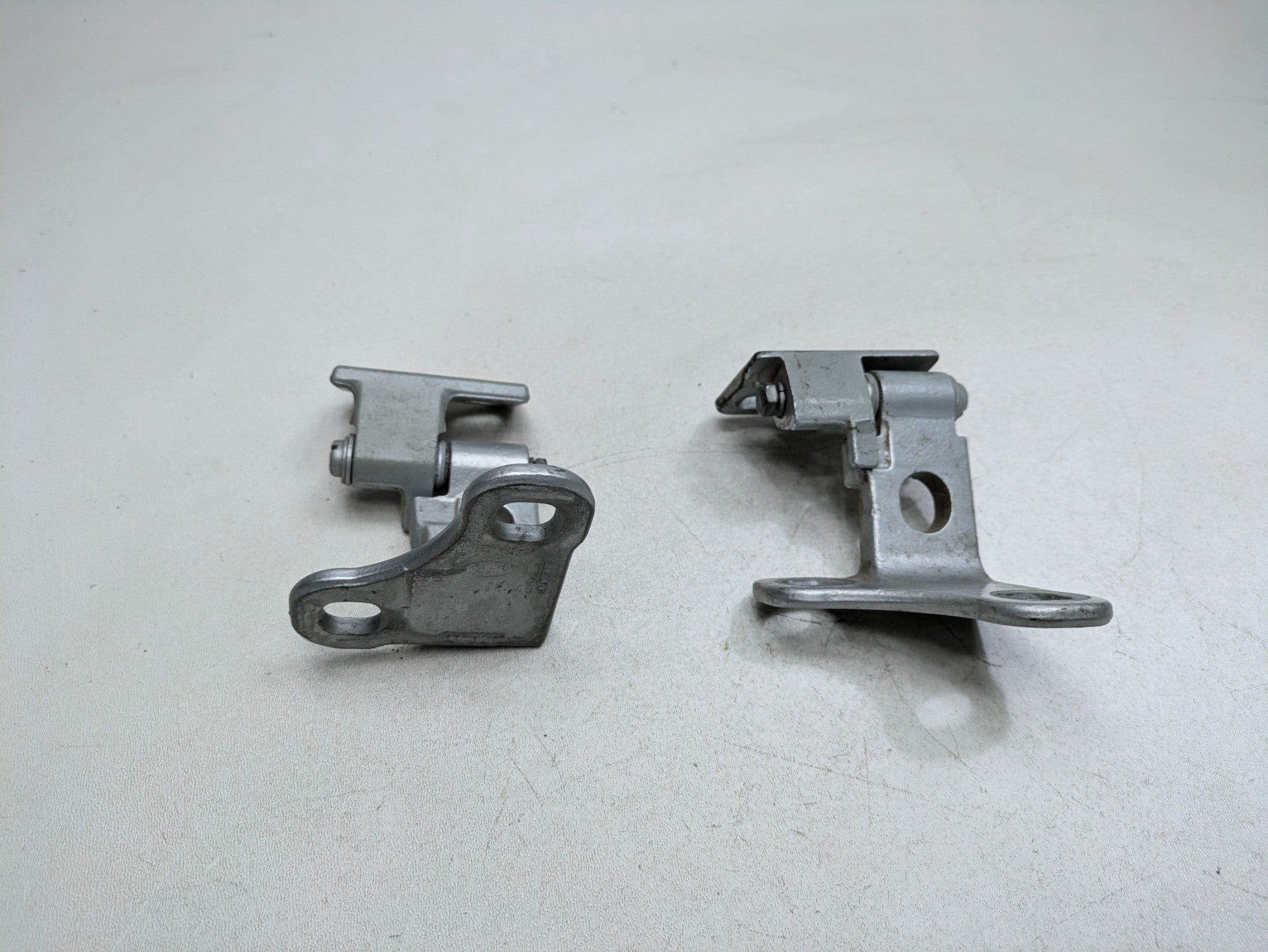 2003 - 2005 LAND ROVER RANGE ROVER OEM DOOR HINGE SET UPPER AND LOWER REAR LEFT