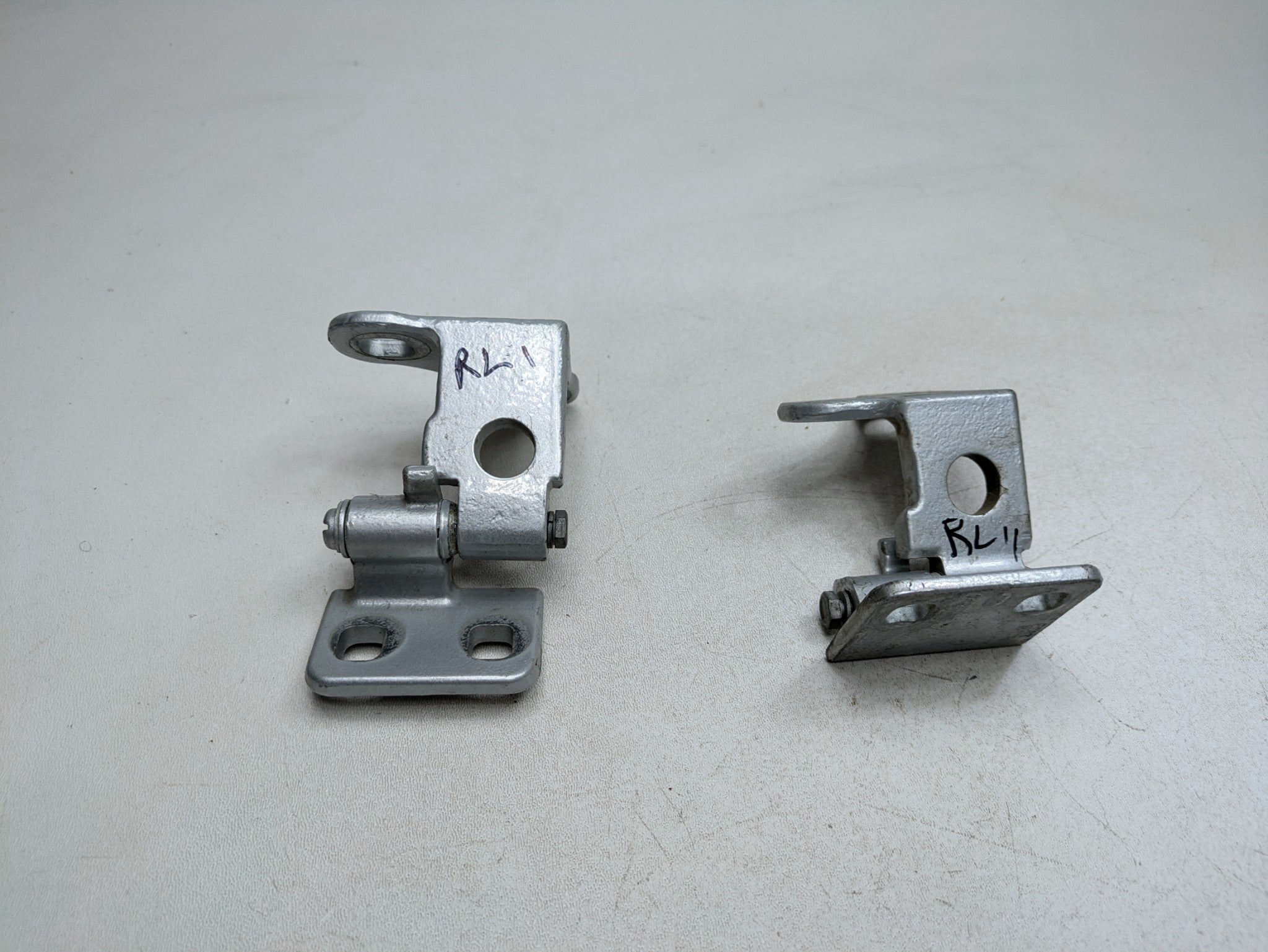 2003 - 2005 LAND ROVER RANGE ROVER OEM DOOR HINGE SET UPPER AND LOWER REAR LEFT