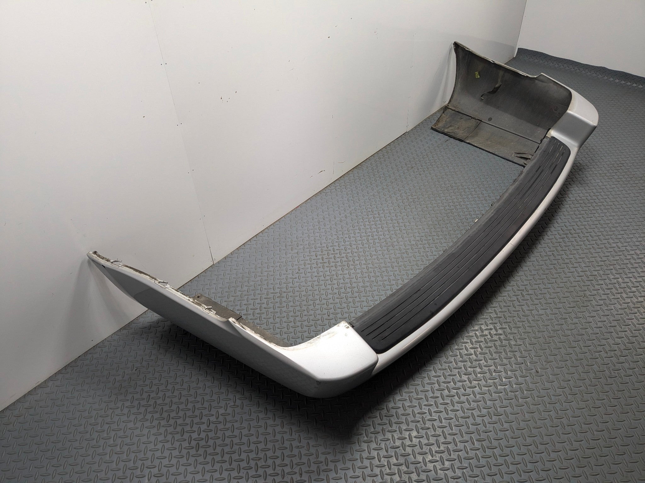 2003 - 2005 LAND ROVER RANGE ROVER OEM REAR BUMPER COVER PANEL WITH PARK ASSIST