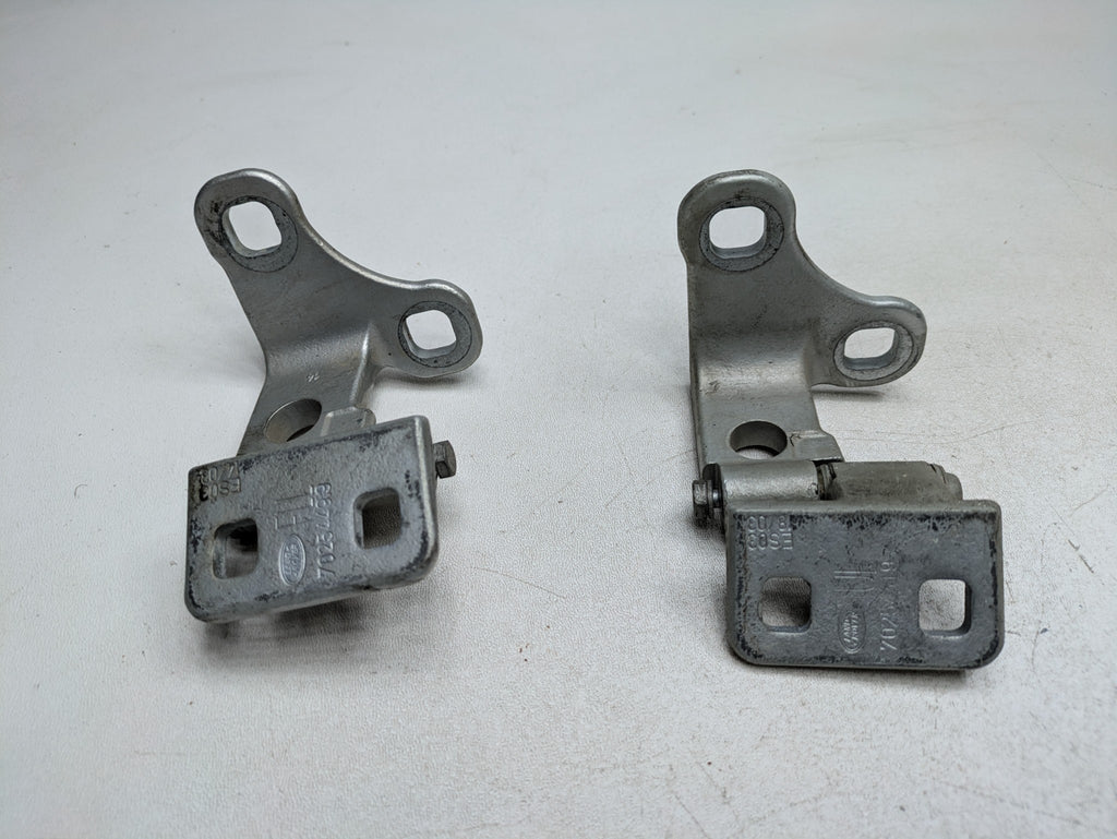 2003 - 2005 LAND ROVER RANGE ROVER OEM DOOR HINGE SET UPPER AND LOWER FRONT LEFT