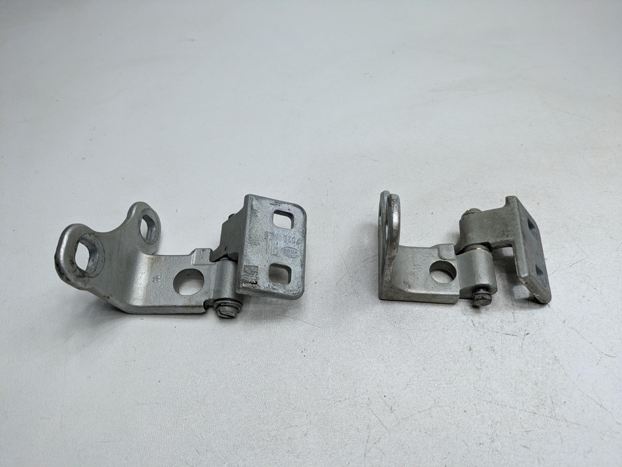 2003 - 2005 LAND ROVER RANGE ROVER OEM DOOR HINGE SET UPPER AND LOWER FRONT LEFT