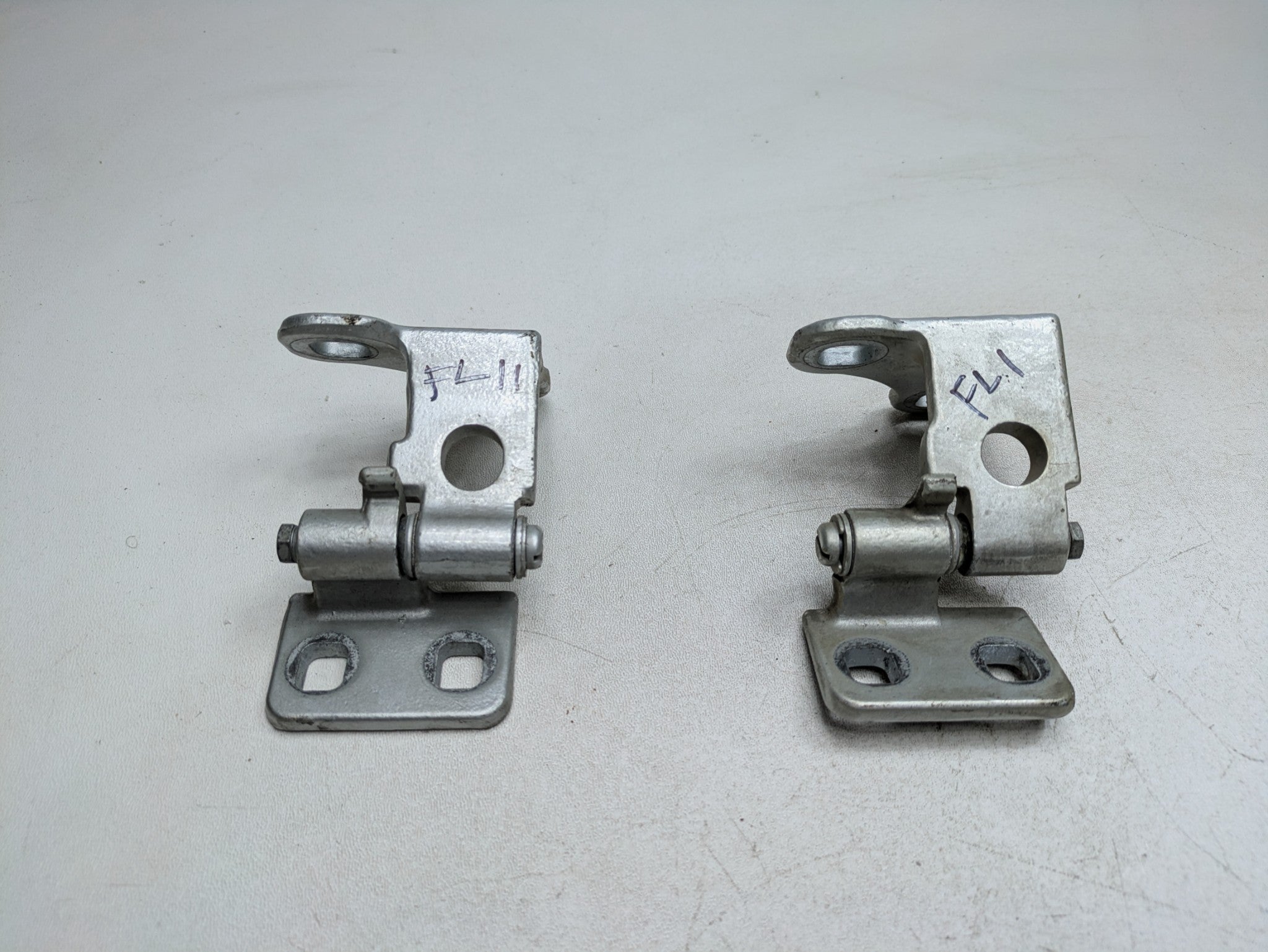 2003 - 2005 LAND ROVER RANGE ROVER OEM DOOR HINGE SET UPPER AND LOWER FRONT LEFT