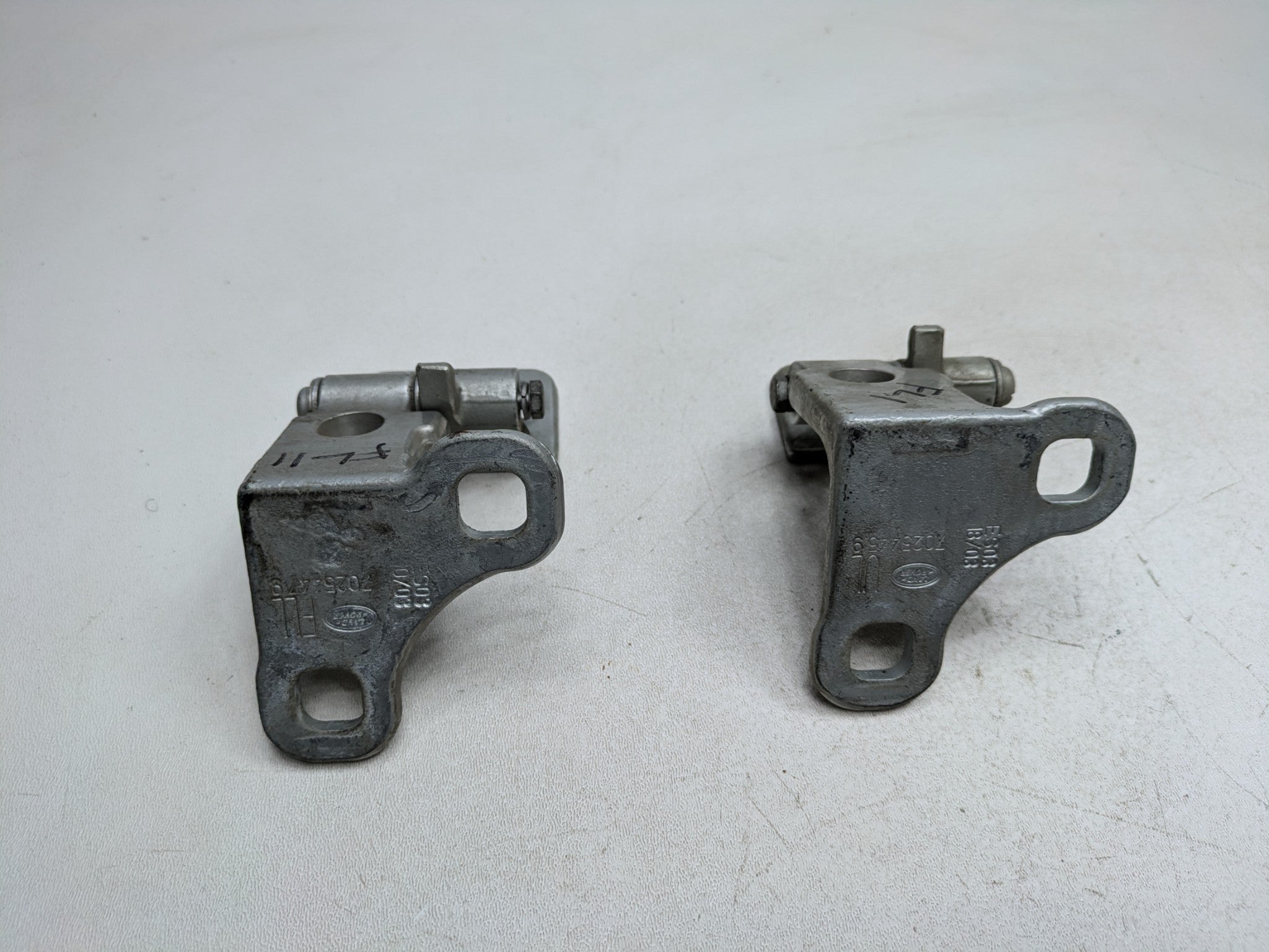 2003 - 2005 LAND ROVER RANGE ROVER OEM DOOR HINGE SET UPPER AND LOWER FRONT LEFT