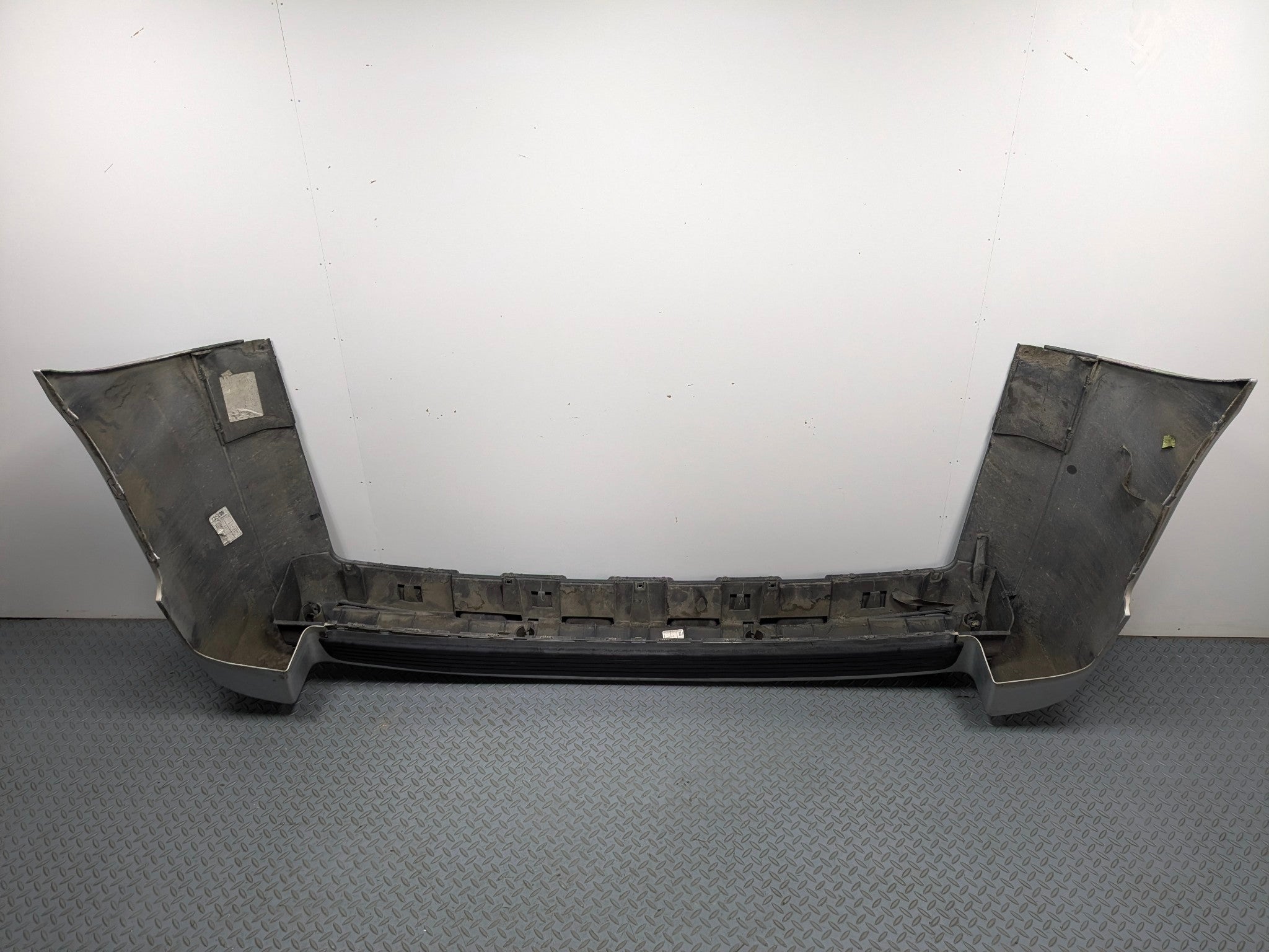 2003 - 2005 LAND ROVER RANGE ROVER OEM REAR BUMPER COVER PANEL WITH PARK ASSIST