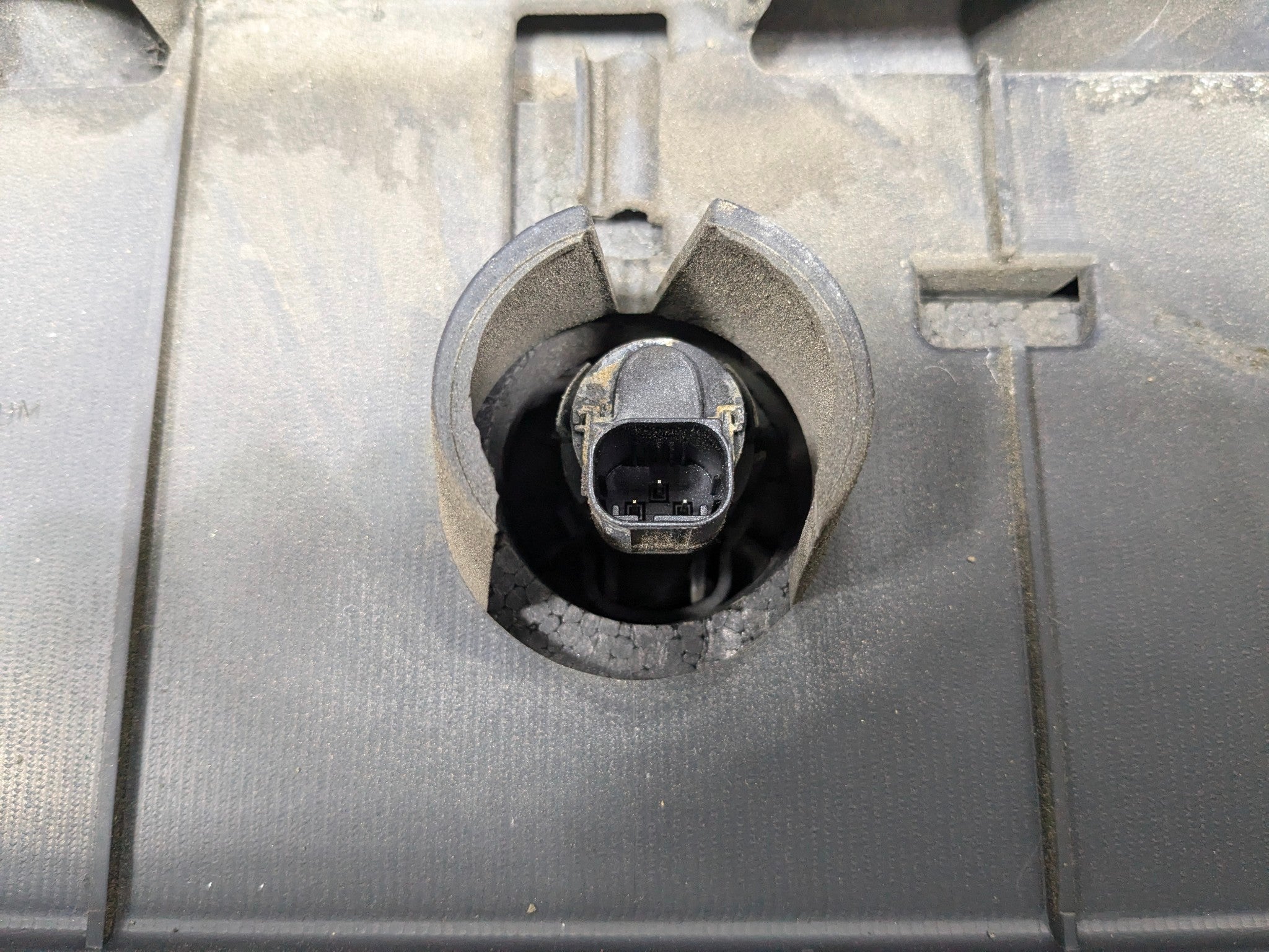 2003 - 2005 LAND ROVER RANGE ROVER OEM REAR BUMPER COVER PANEL WITH PARK ASSIST