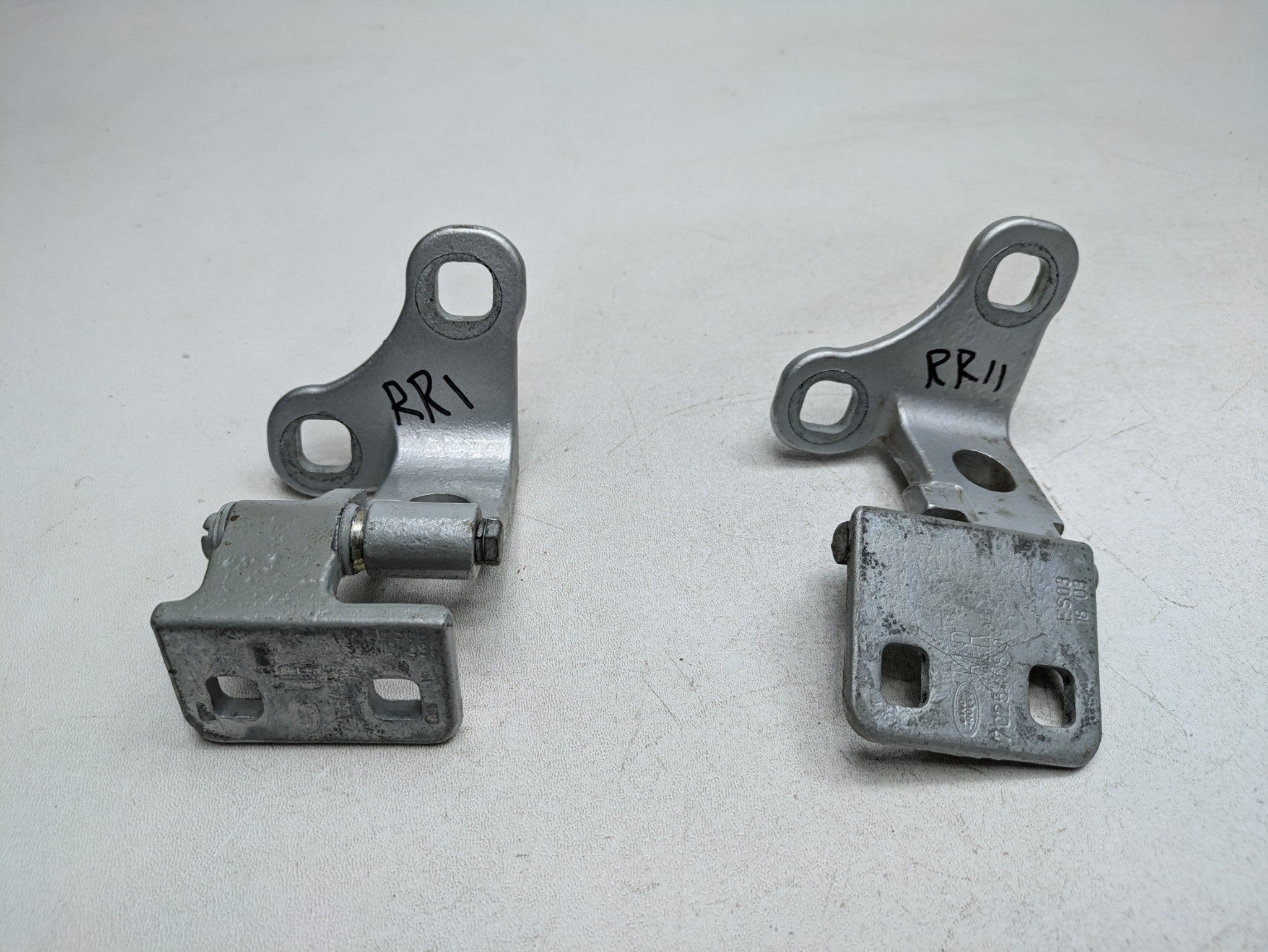 2003 - 2005 LAND ROVER RANGE ROVER OEM DOOR HINGE SET UPPER AND LOWER REAR RIGHT