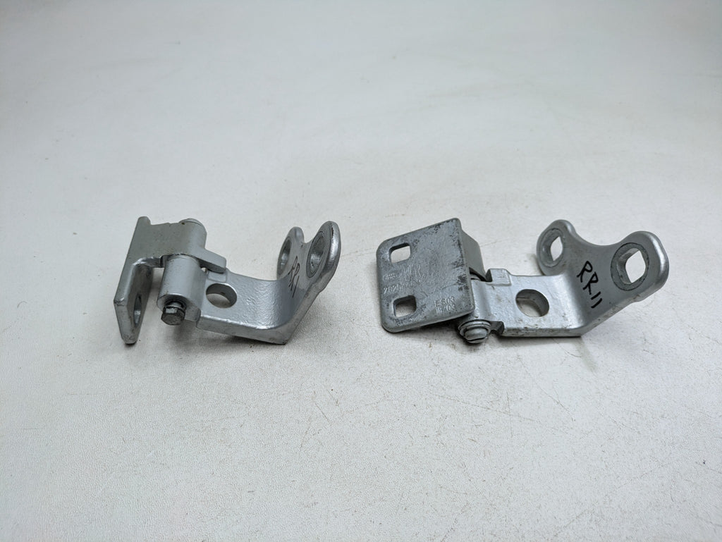 2003 - 2005 LAND ROVER RANGE ROVER OEM DOOR HINGE SET UPPER AND LOWER REAR RIGHT