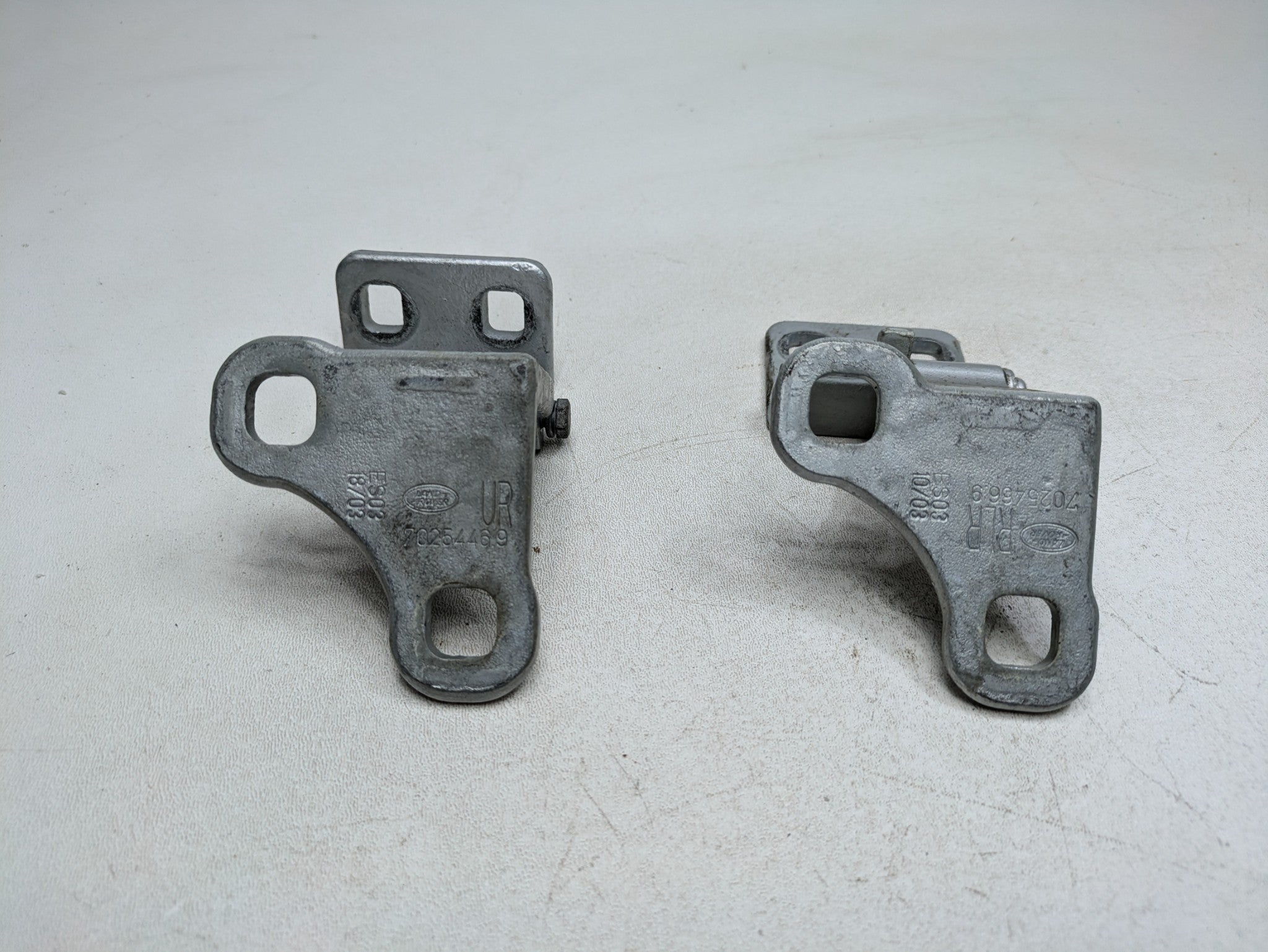 2003 - 2005 LAND ROVER RANGE ROVER OEM DOOR HINGE SET UPPER AND LOWER REAR RIGHT
