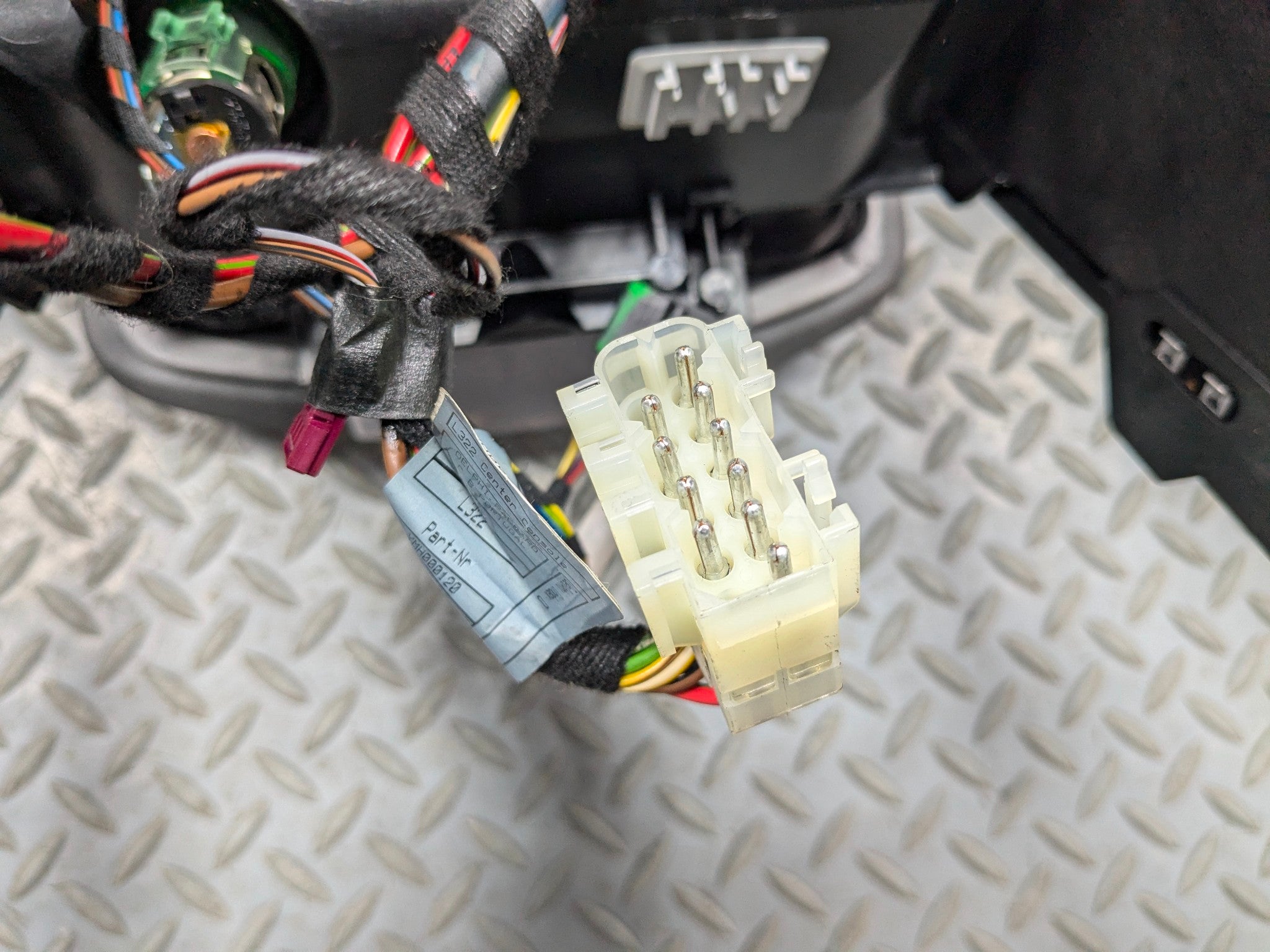 2003 - 2005 LAND ROVER RANGE ROVER OEM CENTRE CONSOLE ARMREST BLACK ASSEMBLY