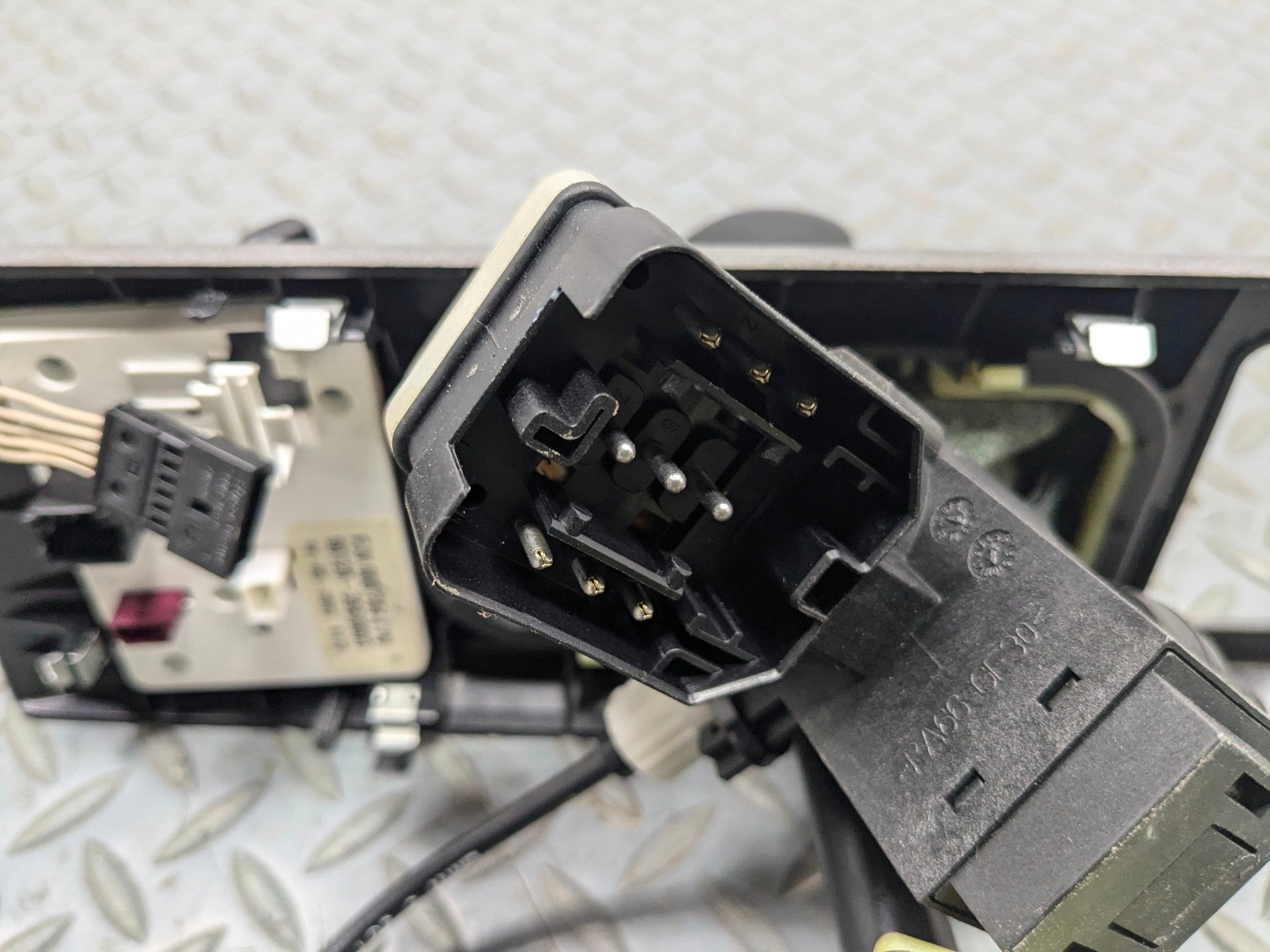 2003 - 2005 LAND ROVER RANGE ROVER OEM AUTOMATIC TRANSMISSION GEAR FLOOR SHIFTER