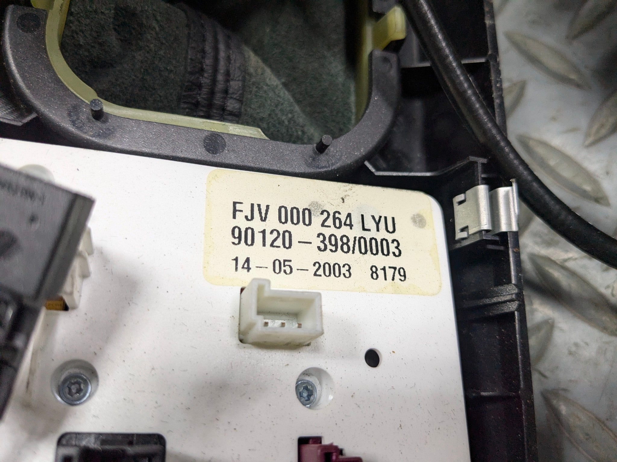 2003 - 2005 LAND ROVER RANGE ROVER OEM AUTOMATIC TRANSMISSION GEAR FLOOR SHIFTER