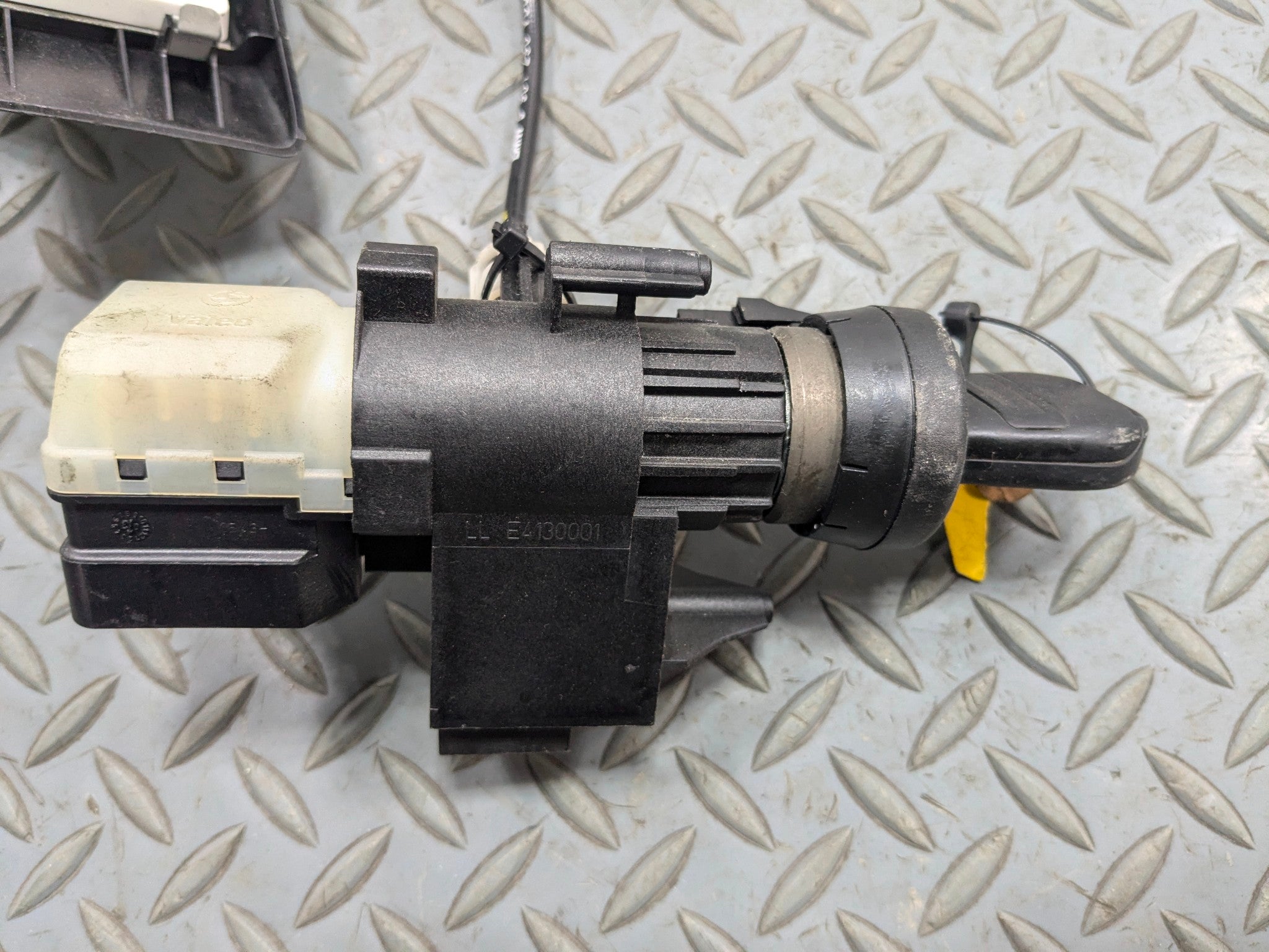 2003 - 2005 LAND ROVER RANGE ROVER OEM AUTOMATIC TRANSMISSION GEAR FLOOR SHIFTER