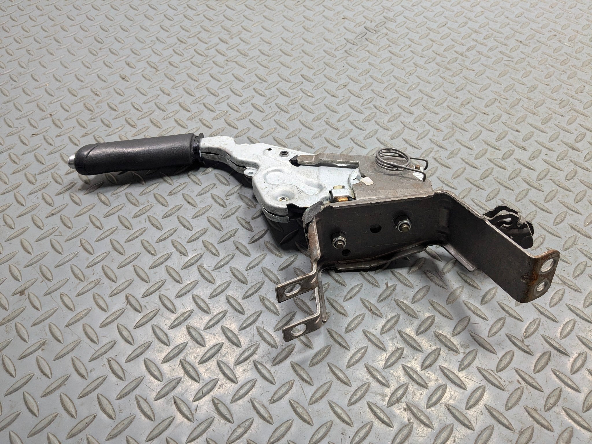 2003 - 2005 LAND ROVER RANGE ROVER OEM EMERGENCY BRAKE HANDLE LEVER WITH BRACKET