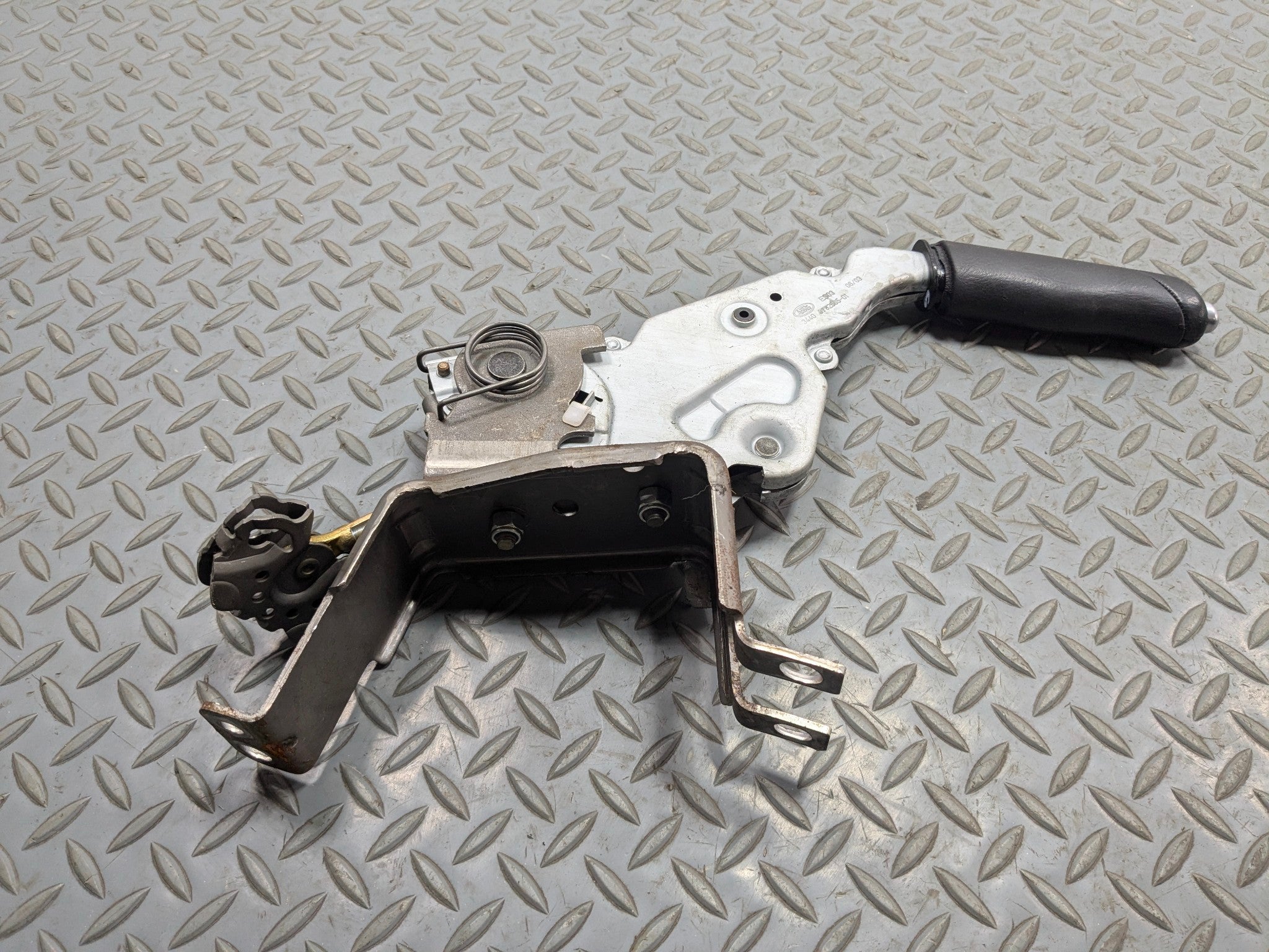 2003 - 2005 LAND ROVER RANGE ROVER OEM EMERGENCY BRAKE HANDLE LEVER WITH BRACKET