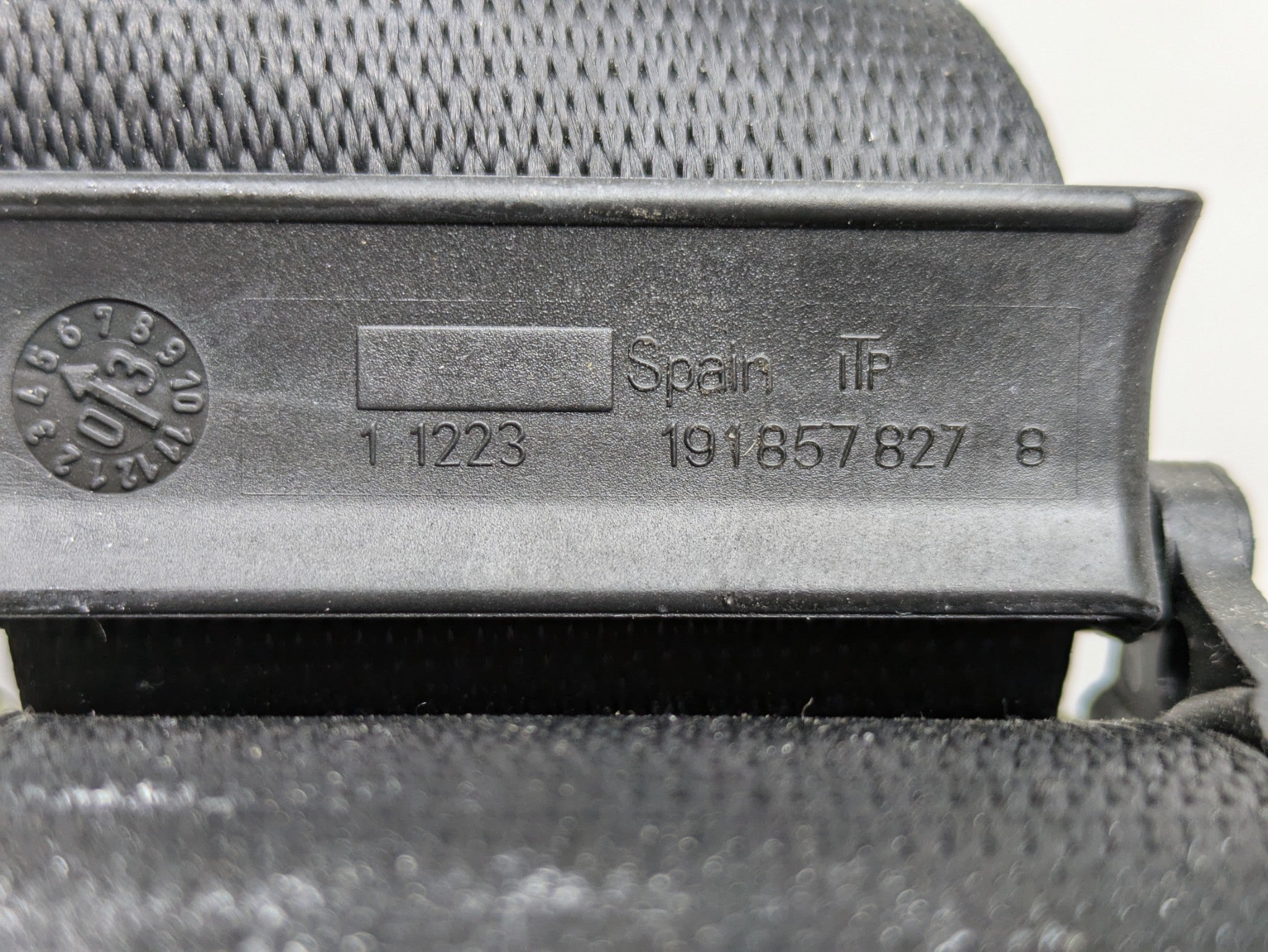 2003 - 2005 LAND ROVER RANGE ROVER OEM SEAT BELT RETRACTOR BLACK REAR LEFT SIDE