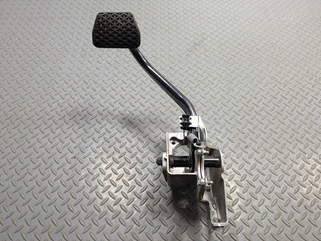 2003 - 2005 LAND ROVER RANGE ROVER OEM FOOT BRAKE PEDAL WITH SUPPORT BRACKET