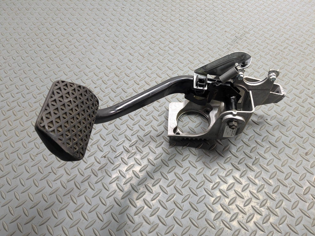 2003 - 2005 LAND ROVER RANGE ROVER OEM FOOT BRAKE PEDAL WITH SUPPORT BRACKET