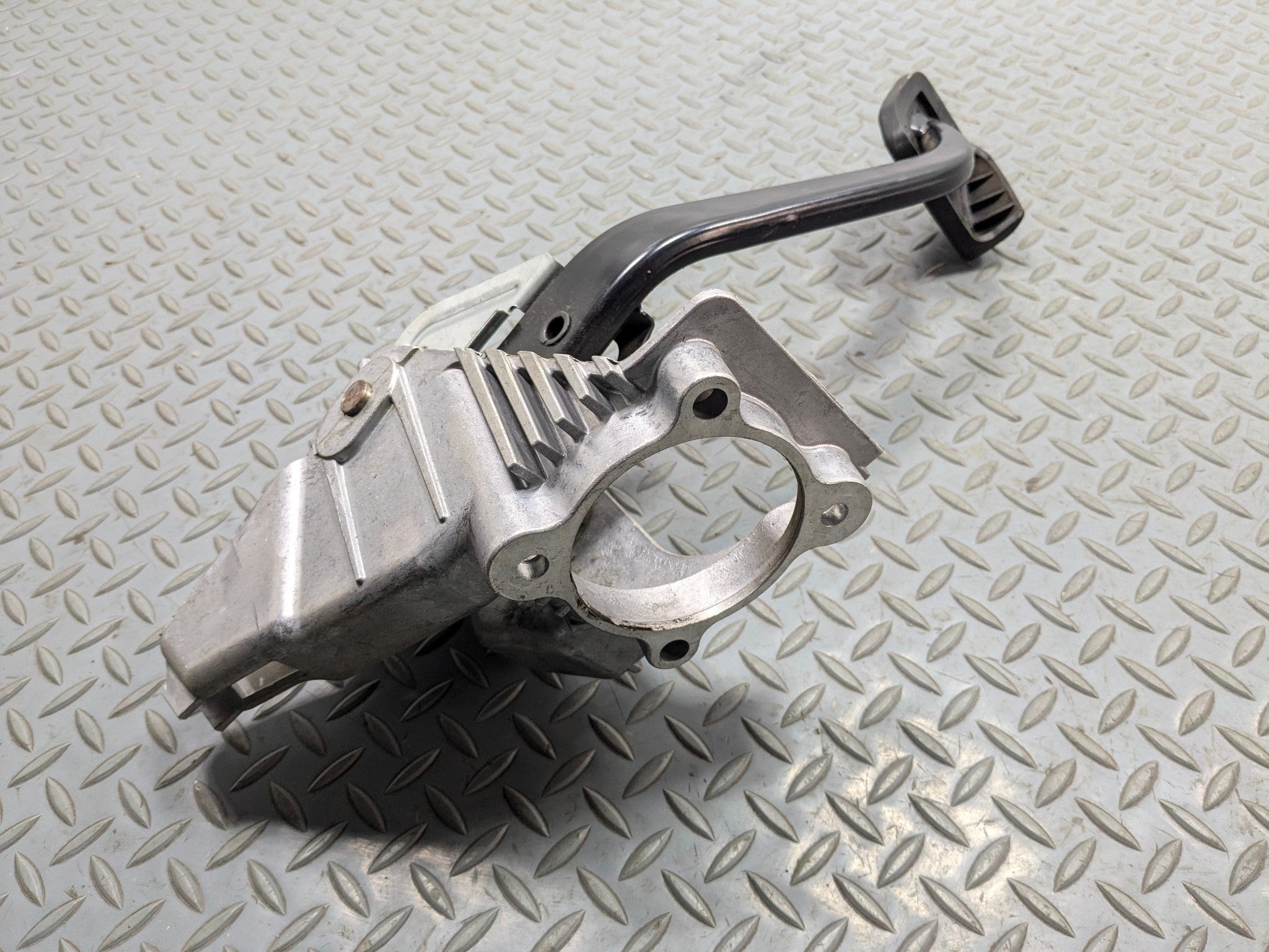 2003 - 2005 LAND ROVER RANGE ROVER OEM FOOT BRAKE PEDAL WITH SUPPORT BRACKET