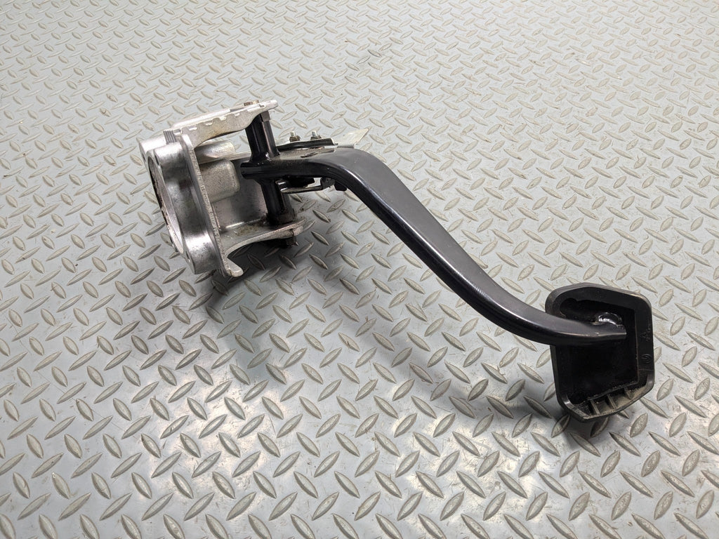 2003 - 2005 LAND ROVER RANGE ROVER OEM FOOT BRAKE PEDAL WITH SUPPORT BRACKET