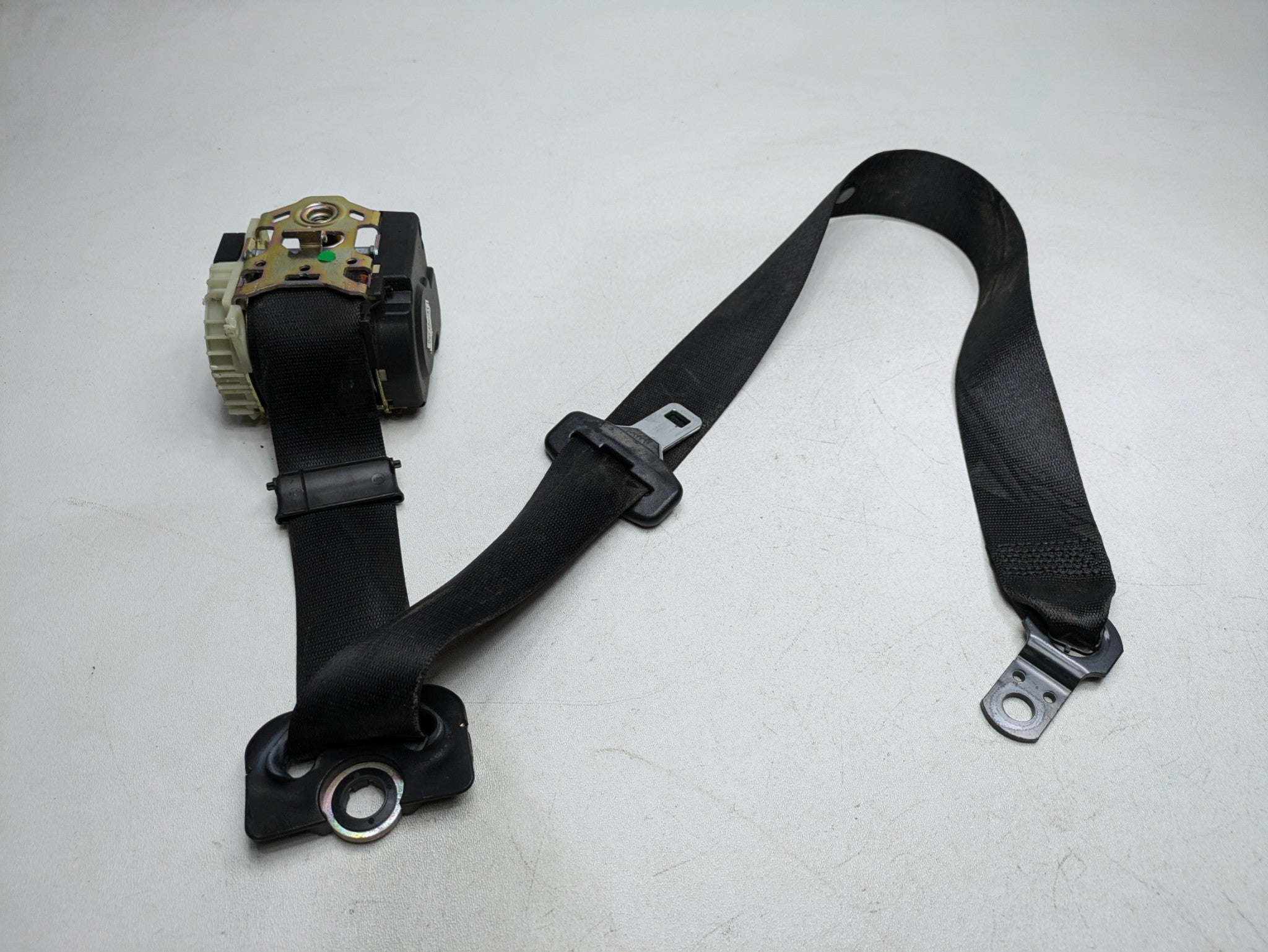 03 - 05 LAND ROVER RANGE ROVER OEM SEAT BELT RETRACTOR BLACK FRONT RIGHT SIDE