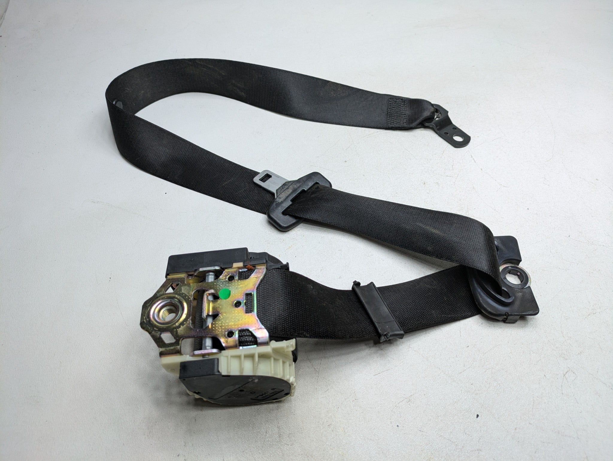 03 - 05 LAND ROVER RANGE ROVER OEM SEAT BELT RETRACTOR BLACK FRONT RIGHT SIDE