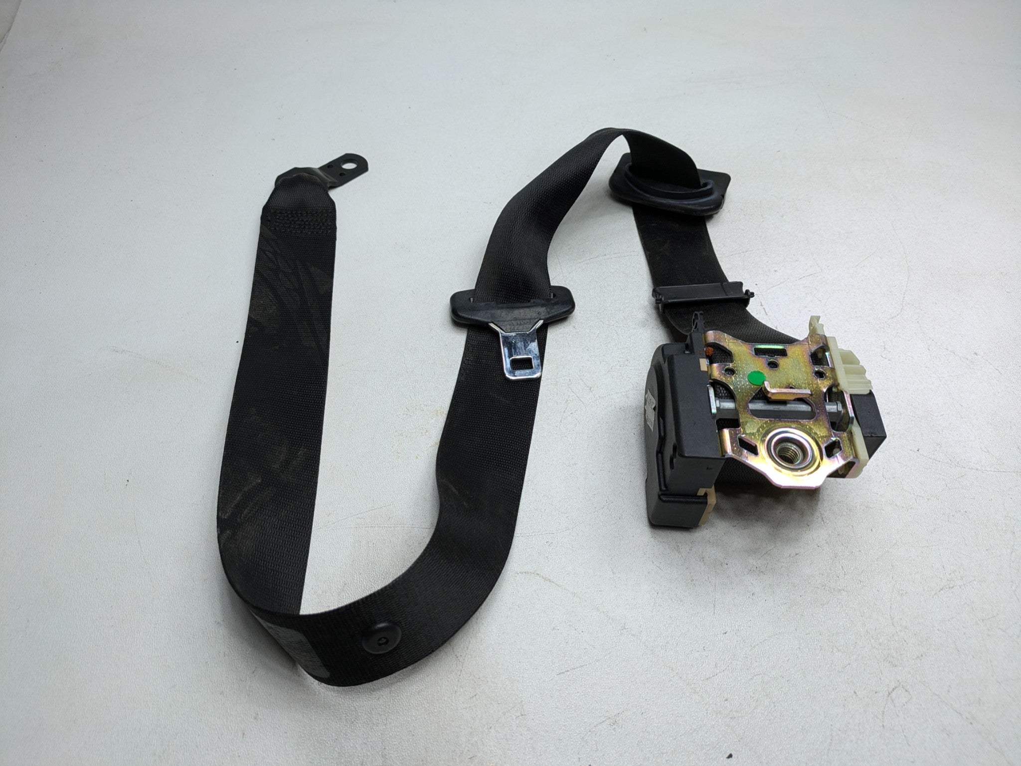 03 - 05 LAND ROVER RANGE ROVER OEM SEAT BELT RETRACTOR BLACK FRONT RIGHT SIDE