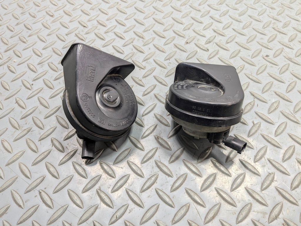 03 - 05 LAND ROVER RANGE ROVER OEM DUAL HORN HIGH AND LOW TONE SIREN SIGNAL SET