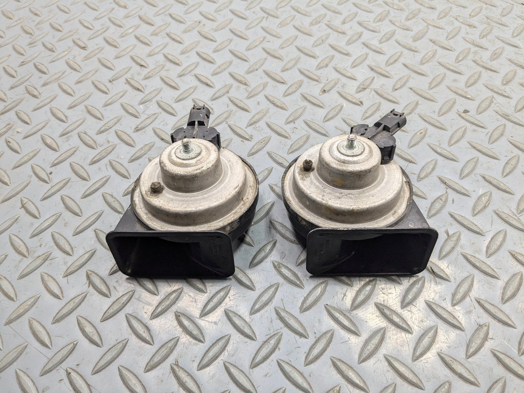 03 - 05 LAND ROVER RANGE ROVER OEM DUAL HORN HIGH AND LOW TONE SIREN SIGNAL SET