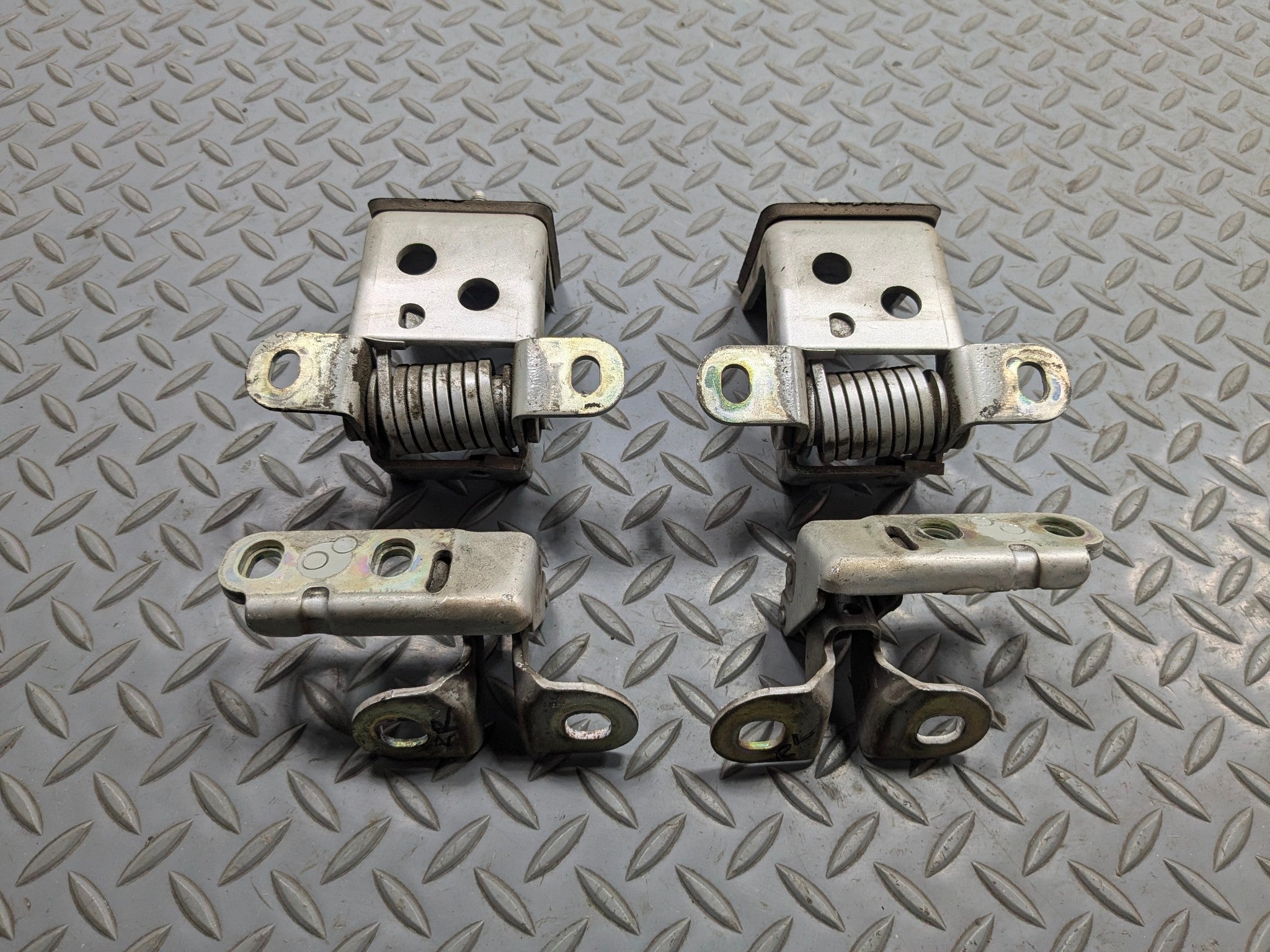 03 - 05 LAND ROVER RANGE ROVER OEM TAILGATE TRUNK HINGE SET REAR UPPER AND LOWER