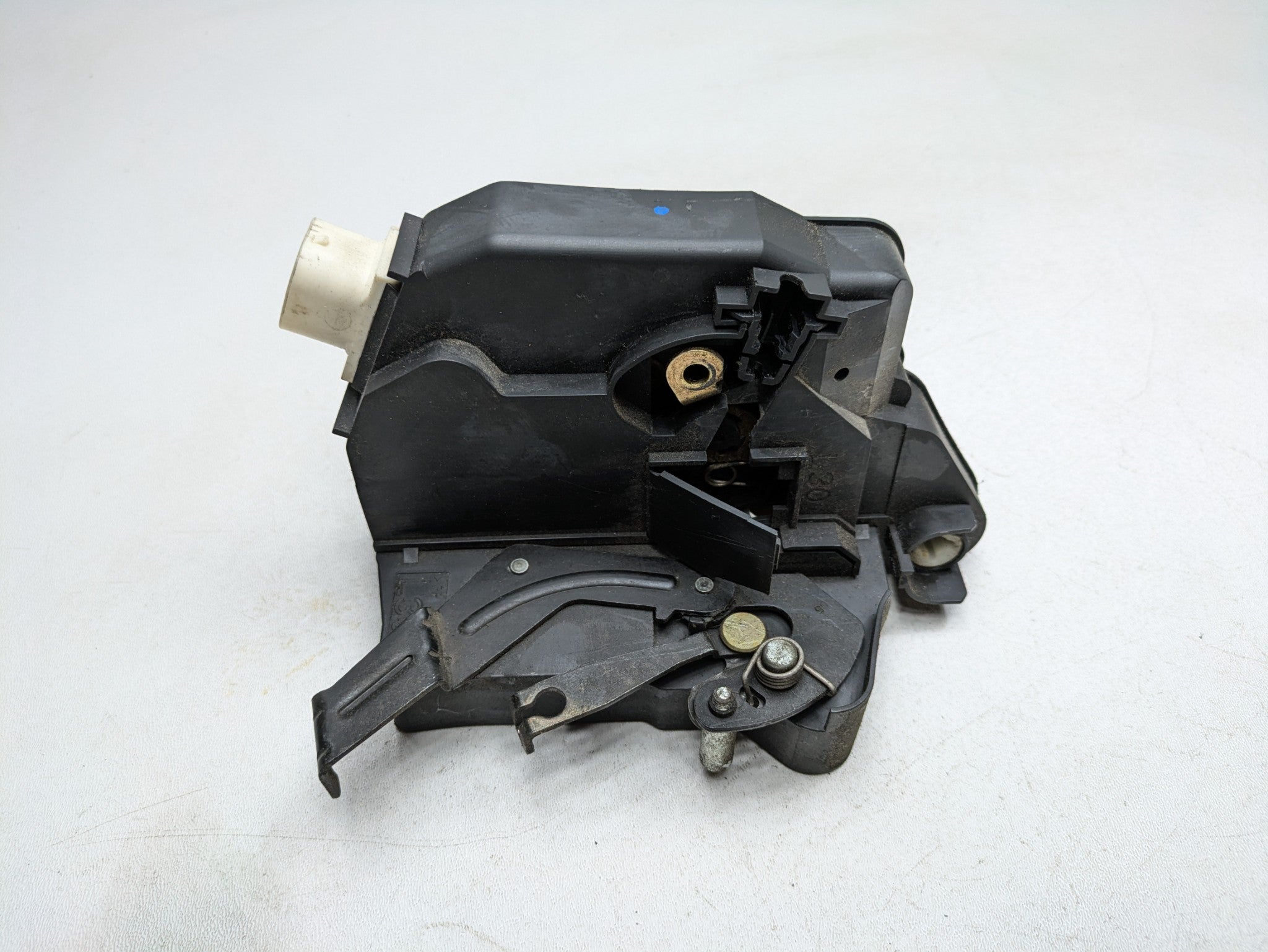 2003 - 2005 LAND ROVER RANGE ROVER OEM DOOR LOCK LATCH FRONT LEFT DRIVER SIDE