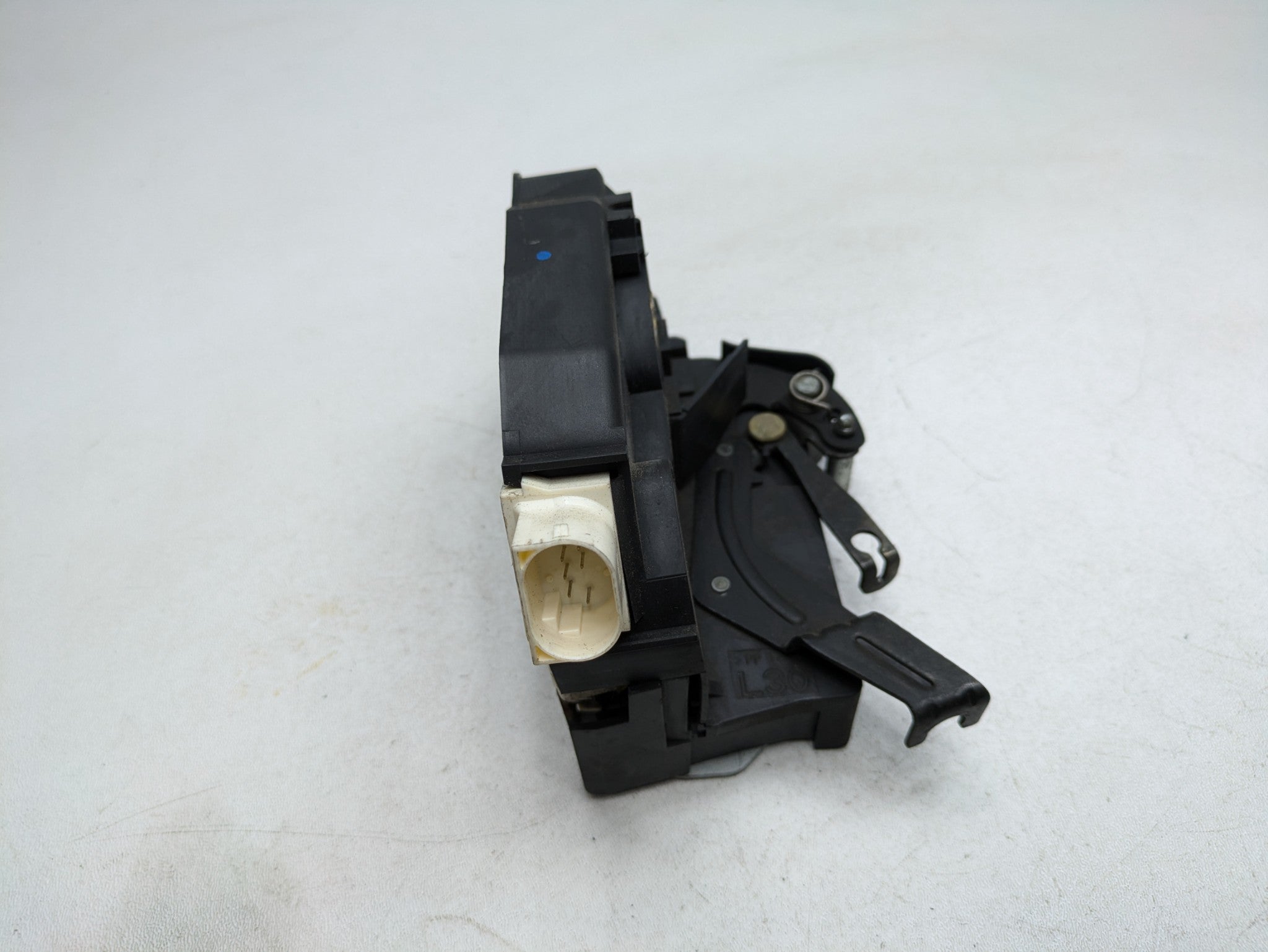 2003 - 2005 LAND ROVER RANGE ROVER OEM DOOR LOCK LATCH FRONT LEFT DRIVER SIDE