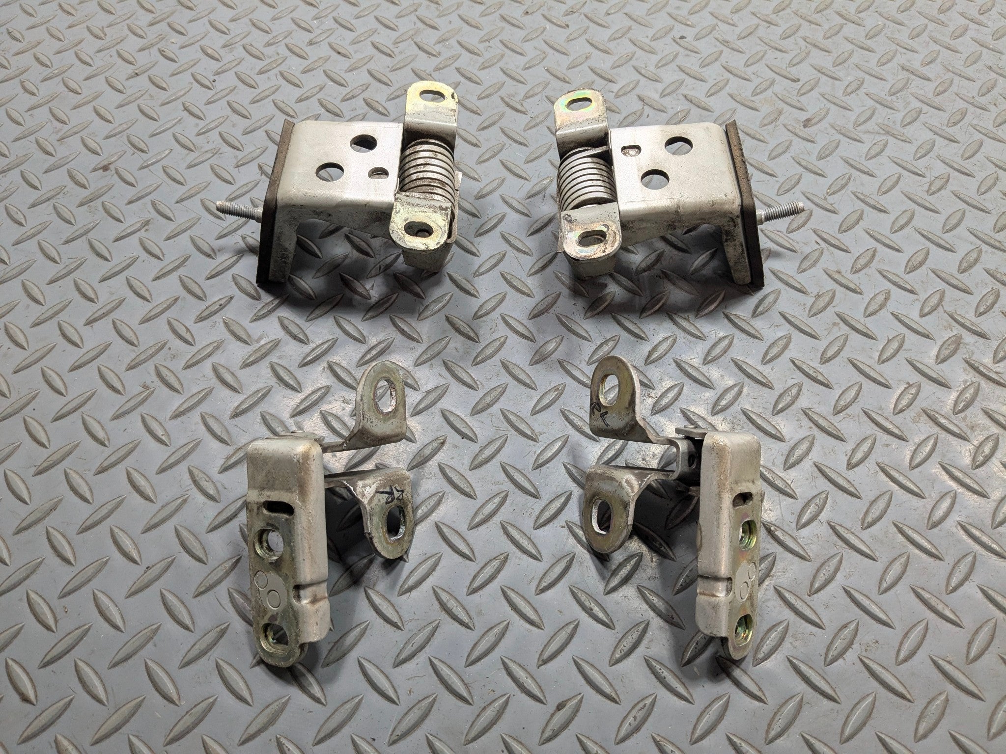 03 - 05 LAND ROVER RANGE ROVER OEM TAILGATE TRUNK HINGE SET REAR UPPER AND LOWER