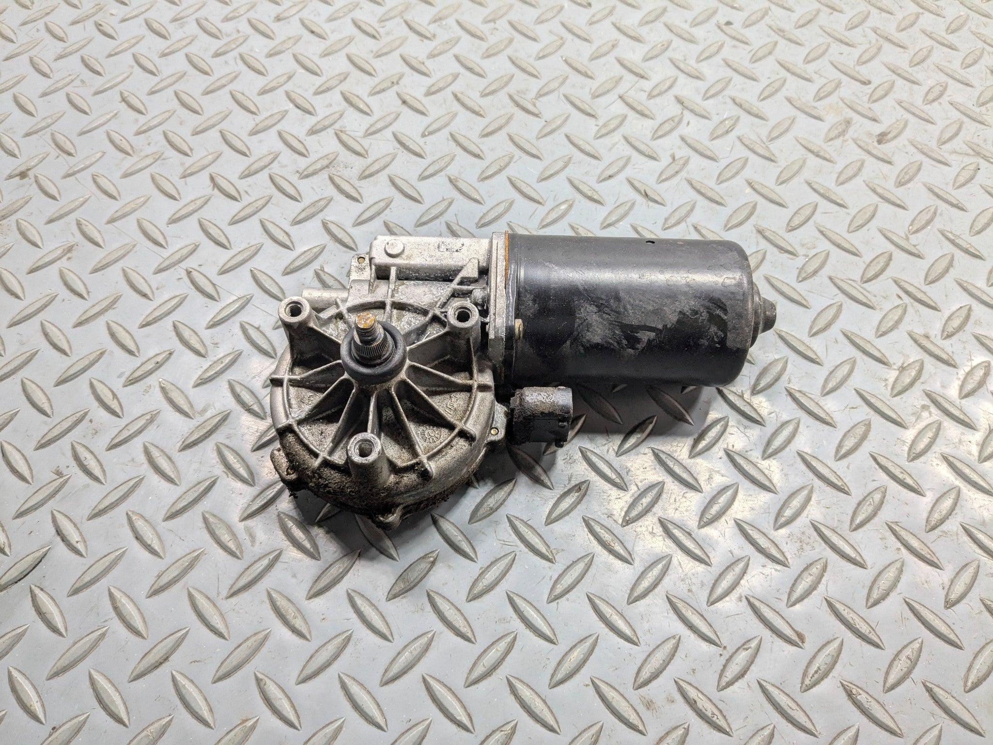03 - 05 LAND ROVER RANGE ROVER OEM WINDSHIELD WIPER WASHER TRANSMISSION MOTOR